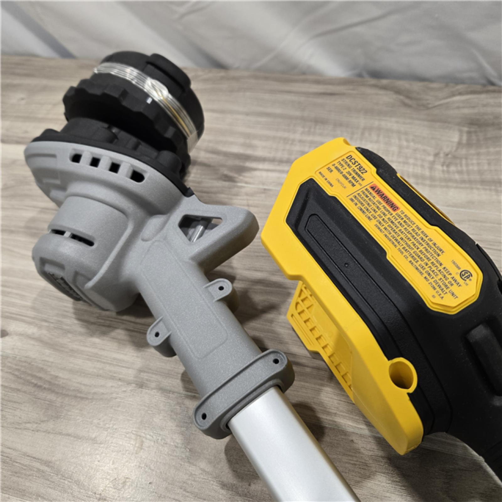 LIKE NEW! - DEWALT 20V MAX Cordless Foldable String Trimmer (Tool Only)