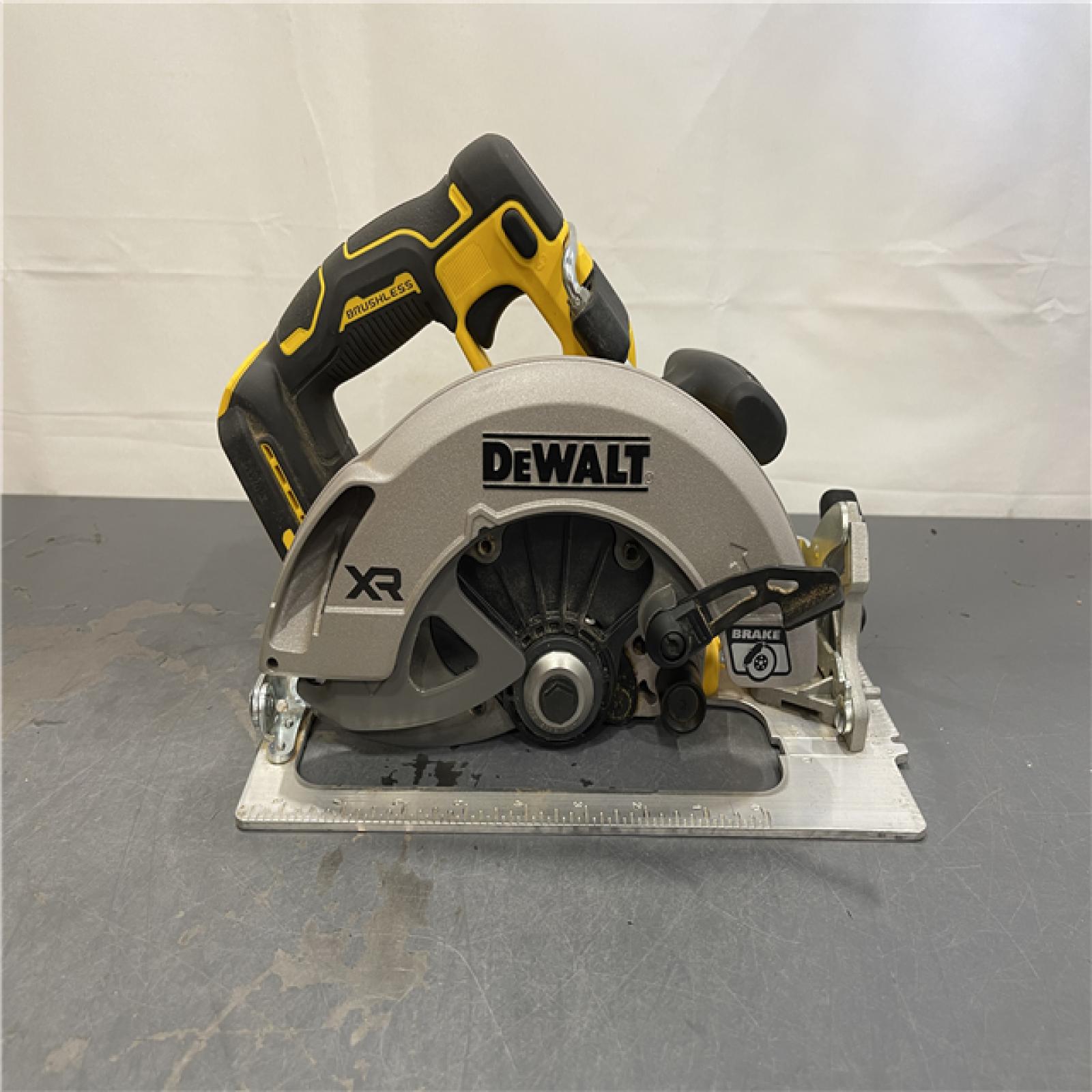 AS-IS - DEWALT 20-Volt MAX 7-1/4 in. Cordless Circular Saw