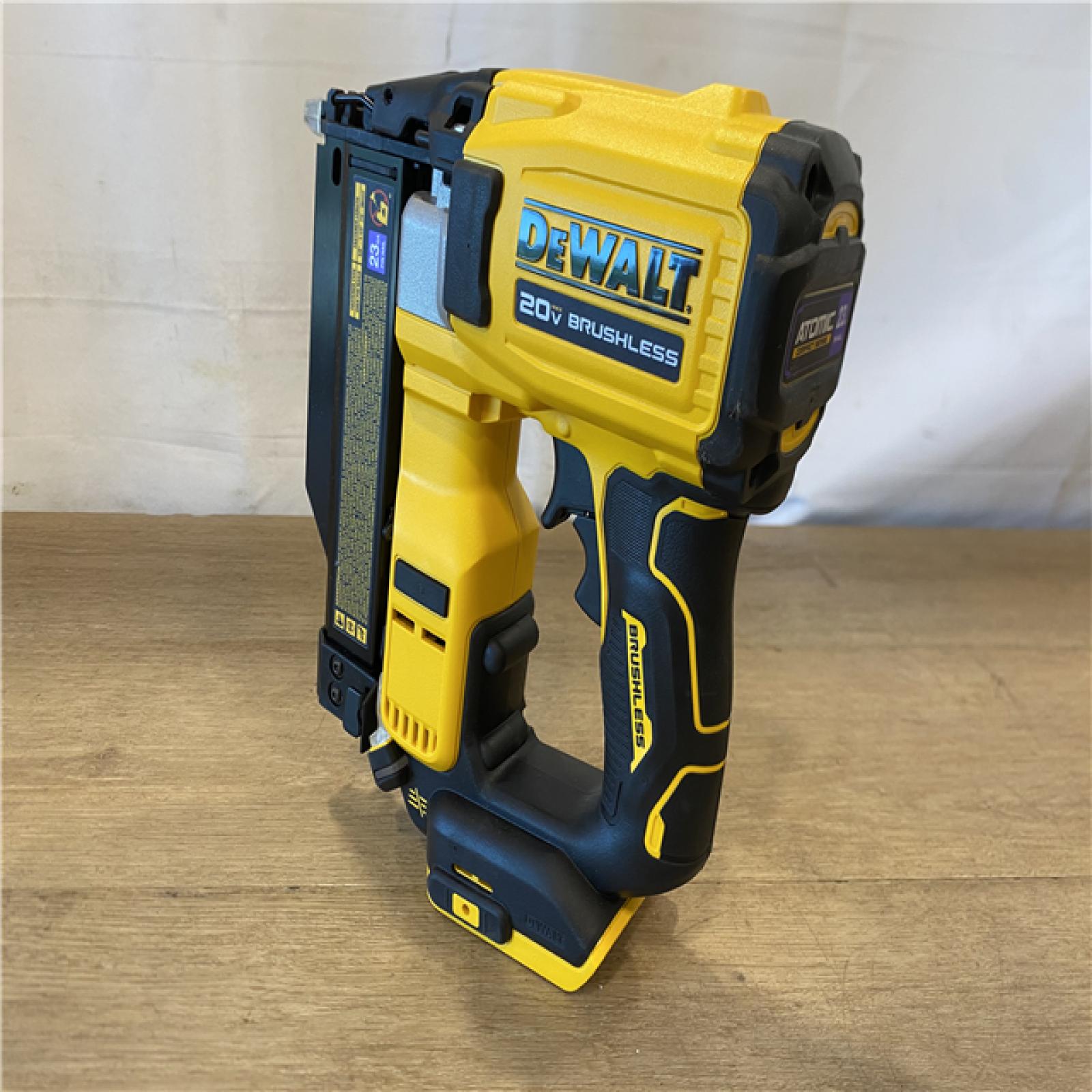 AS-IS DEWALT ATOMIC 20V MAX Lithium Ion Cordless 23 Gauge Pin Nailer Kit