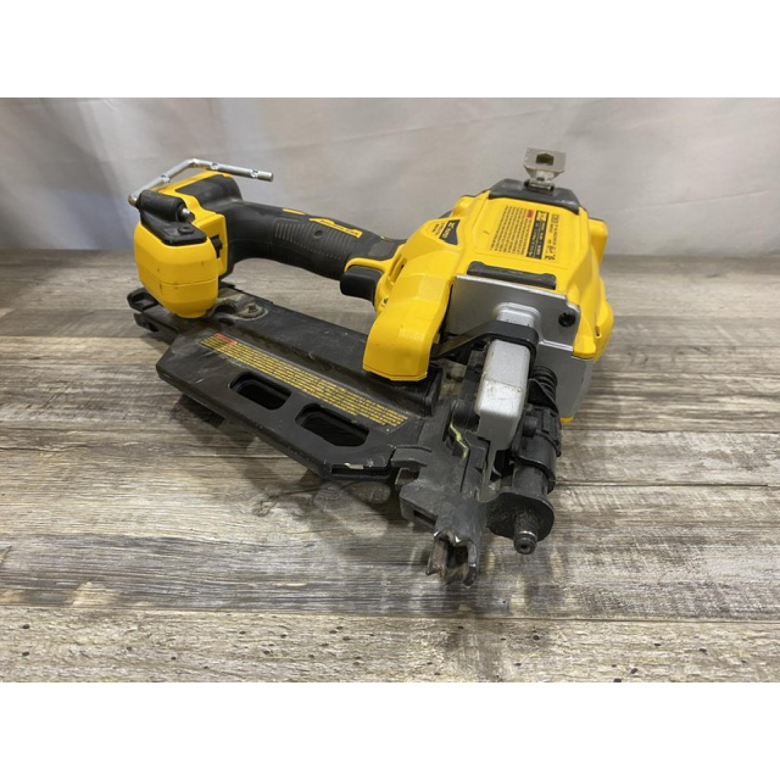 AS-IS DEWALT 20V 30 Degree Cordless Framing Nailer (Tool-Only)