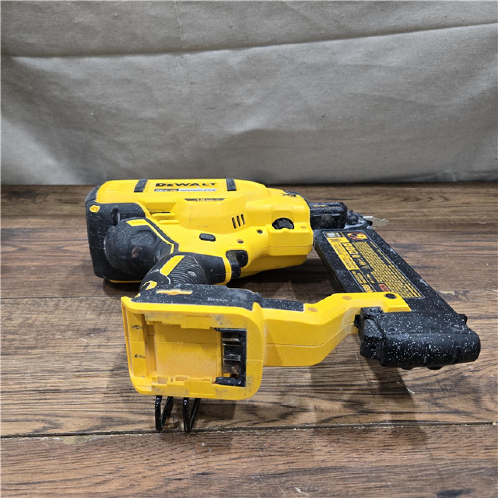 AS-IS DEWALT 20V MAX XR 18 Gauge Brad Nailer Kit