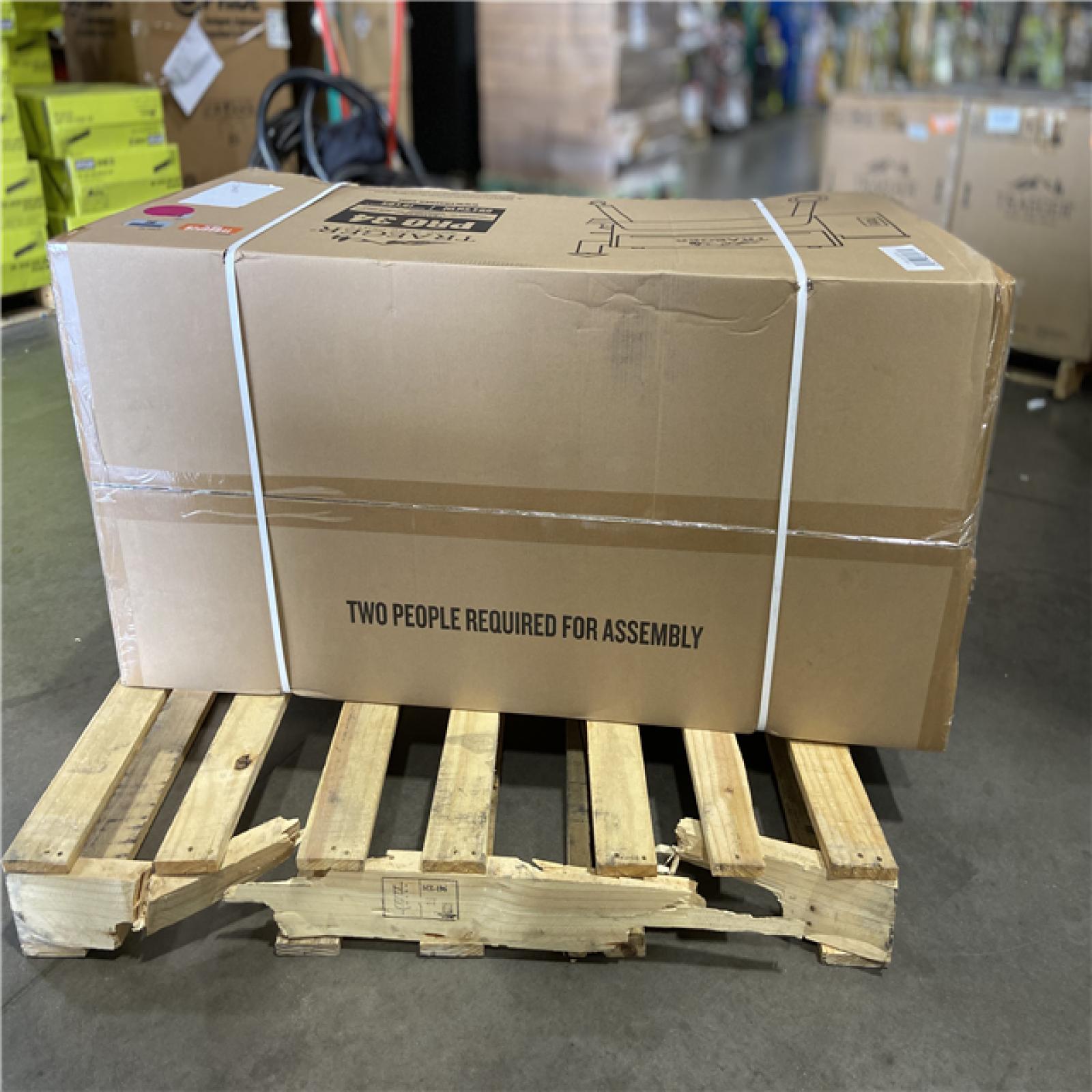 DALLAS LOCATION - Traeger Pro Series 34-Pellet Grill and Smoker in Bronze