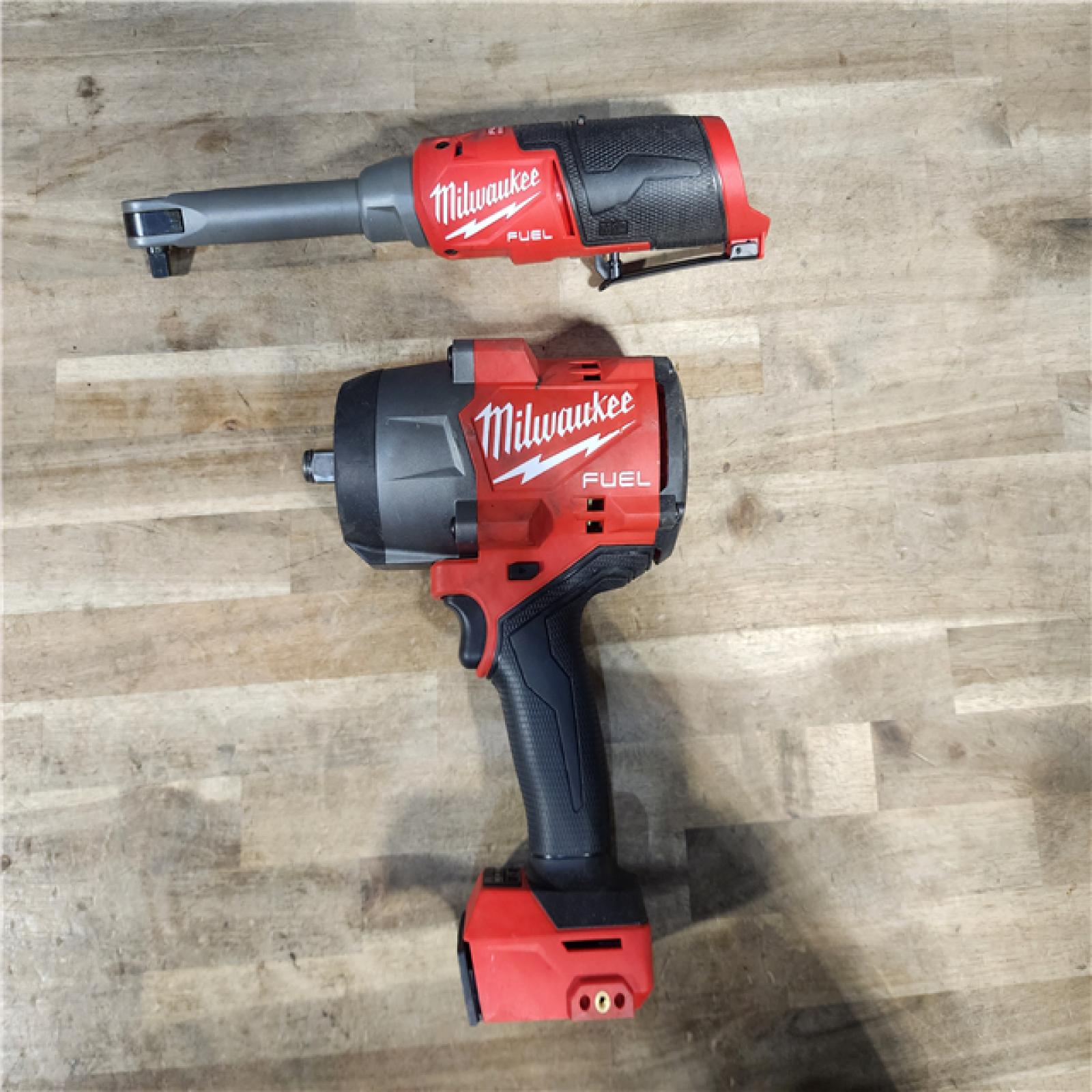 HOUSTON LOCATION - AS-IS MILWAUKEE 2 TOOL COMBO KIT W/ (2) BATTERY & CHARGER