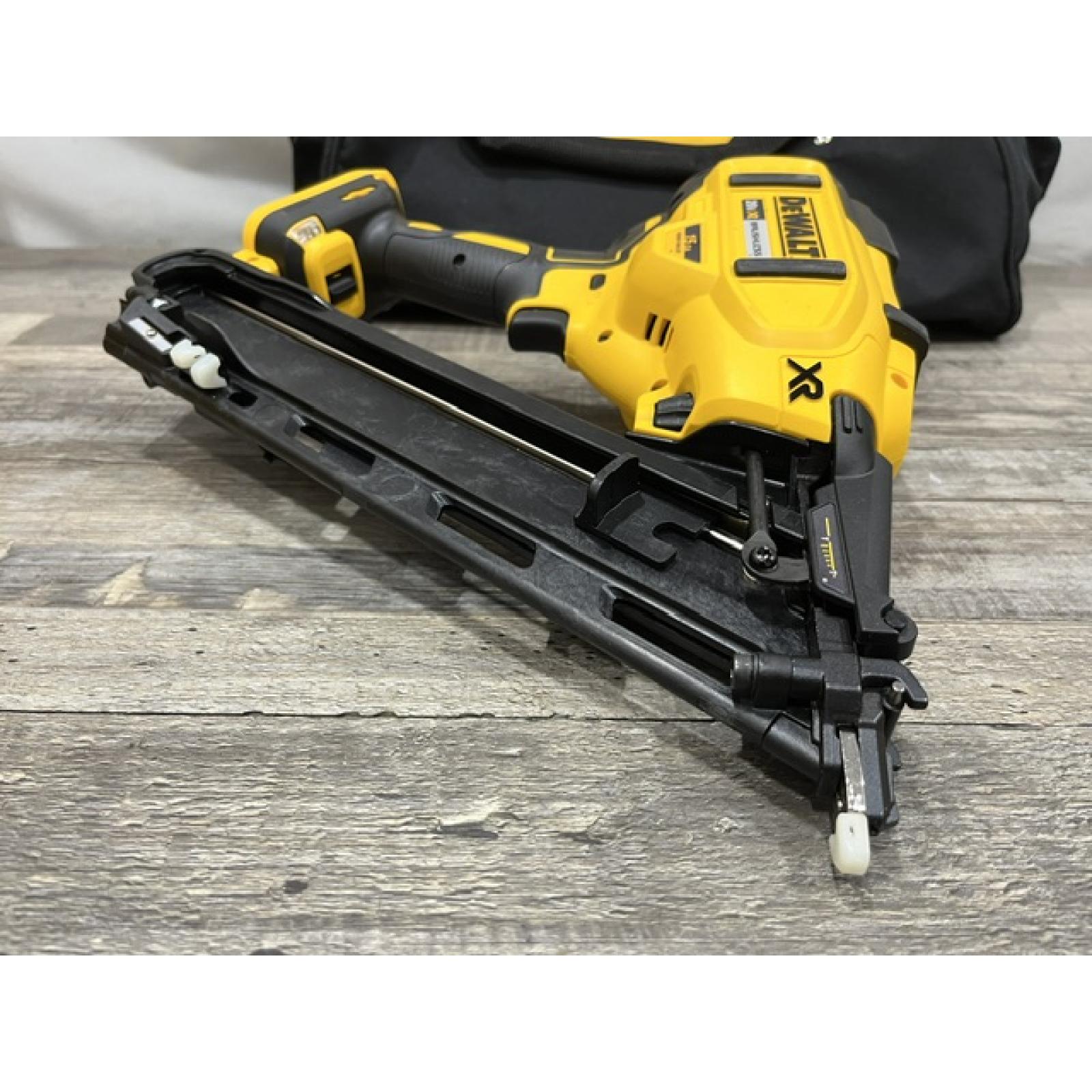 AS-IS DEWALT 20V MAX XR Lithium-Ion Cordless 2-1/2 in. 15-Gauge Finish Nailer Kit