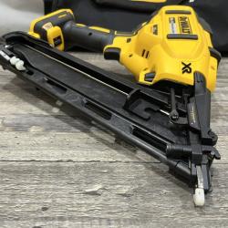 AS-IS DEWALT 20V MAX XR Lithium-Ion Cordless 2-1/2 in. 15-Gauge Finish Nailer Kit