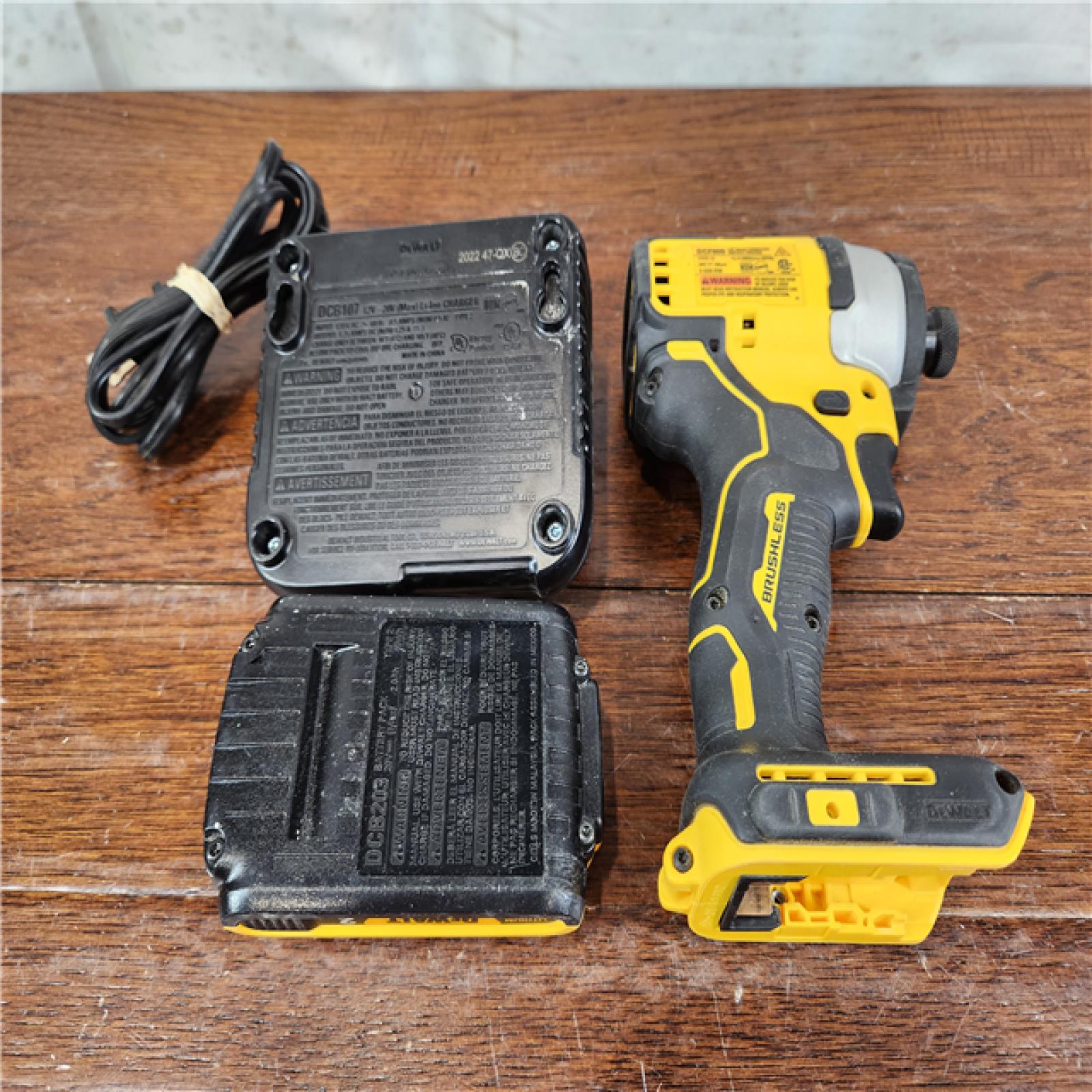 AS-IS DEWALT ATOMIC 20V MAX* Brushless Cordless Compact 1/4 in. Impact Driver Kit