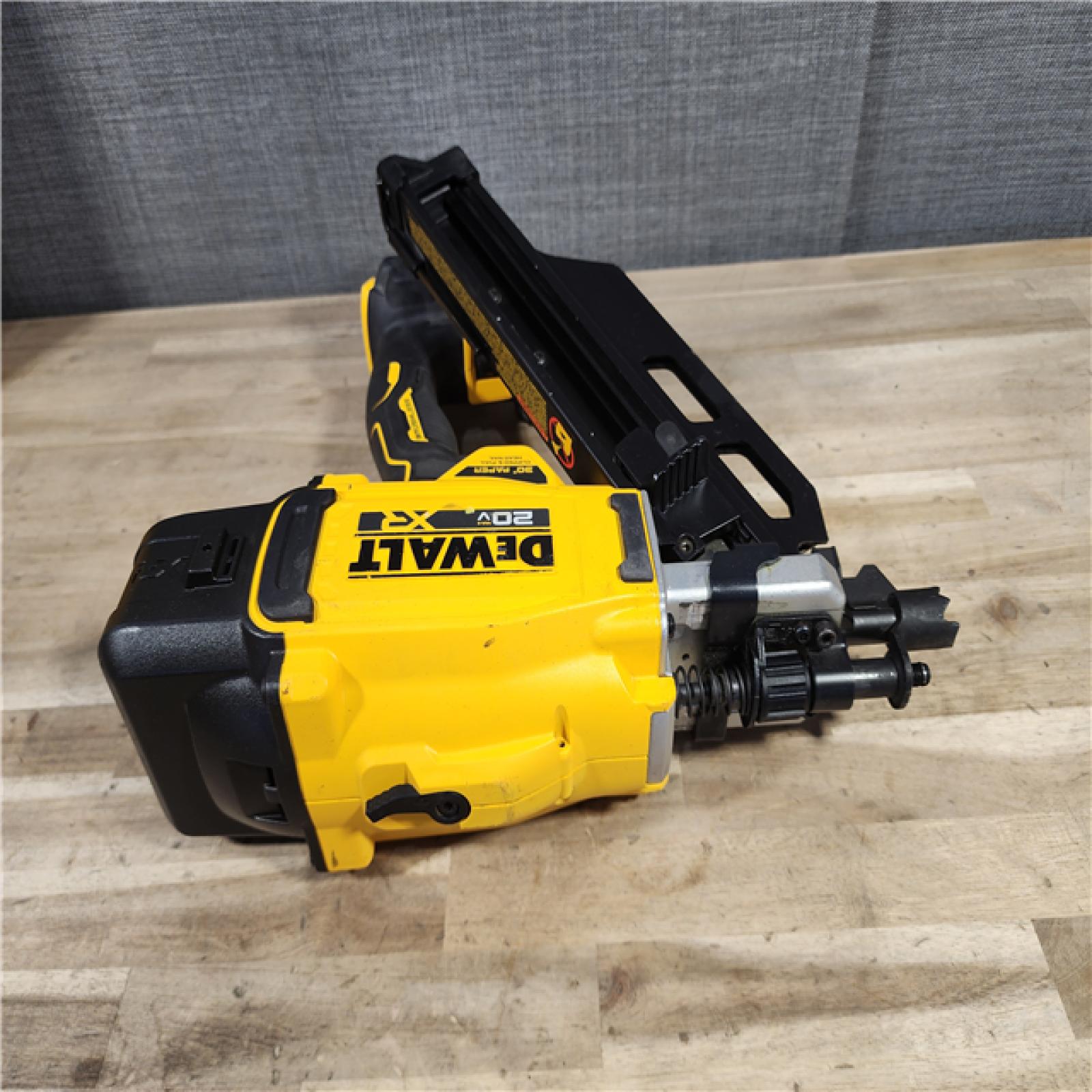 HOUSTON LOCATION - AS-IS DEWALT 20-Volt 30° Cordless Framing Nailer (Tool-Only)