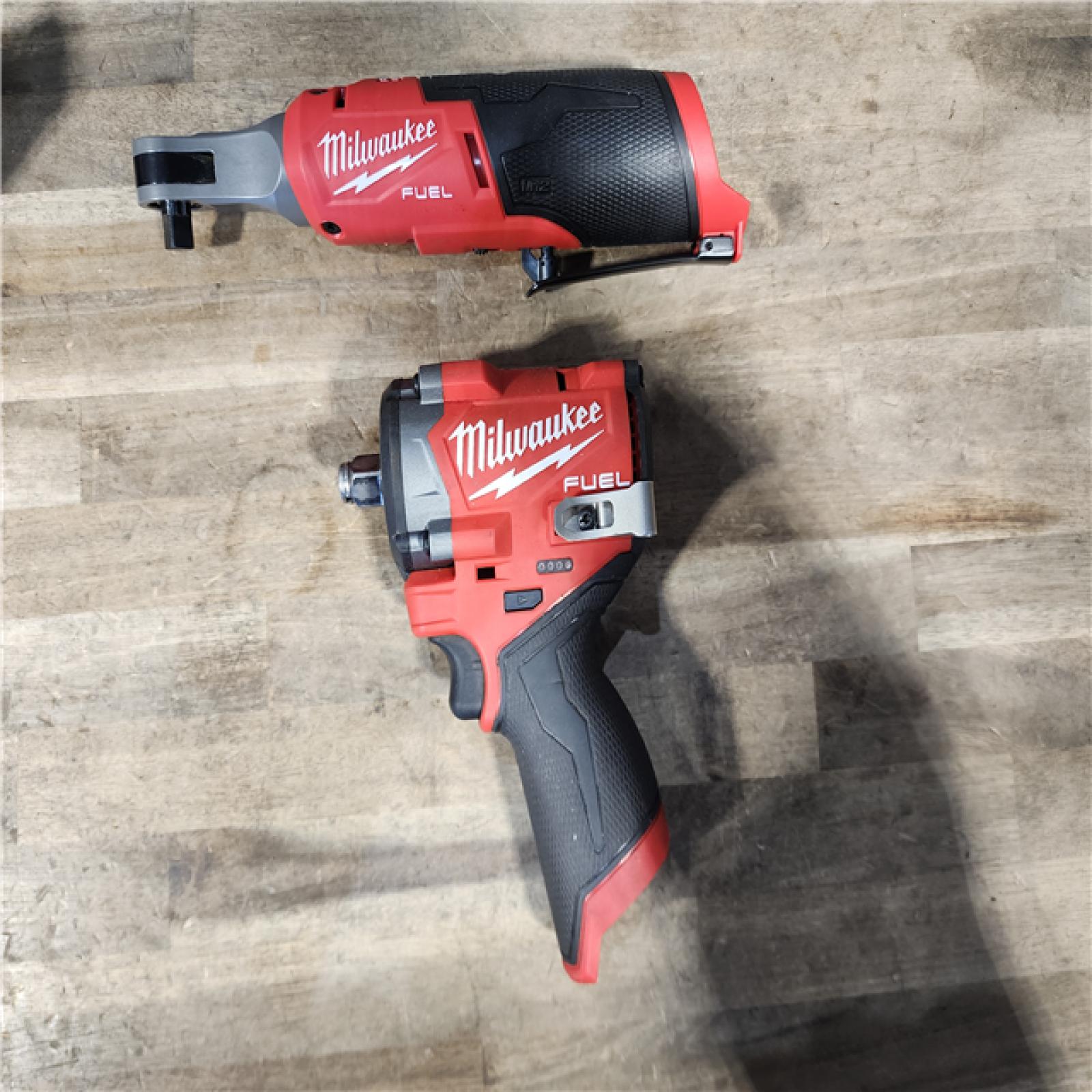 HOUSTON LOCATION - AS-IS MILWAUKEE 2 TOOL COMBO KIT W/ (2) BATTERY & CHARGER
