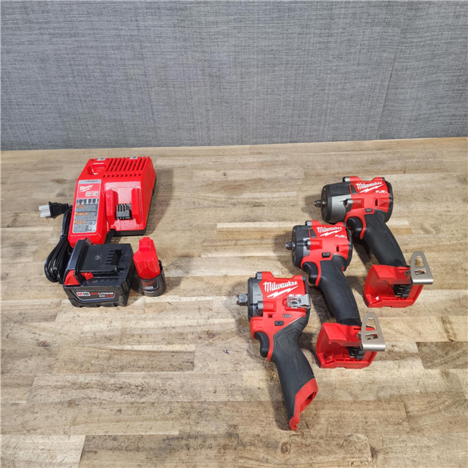 HOUSTON LOCATION - AS-IS MILWAUKEE 3 TOOL COMBO W/ (2) BATTERY & CHARGER