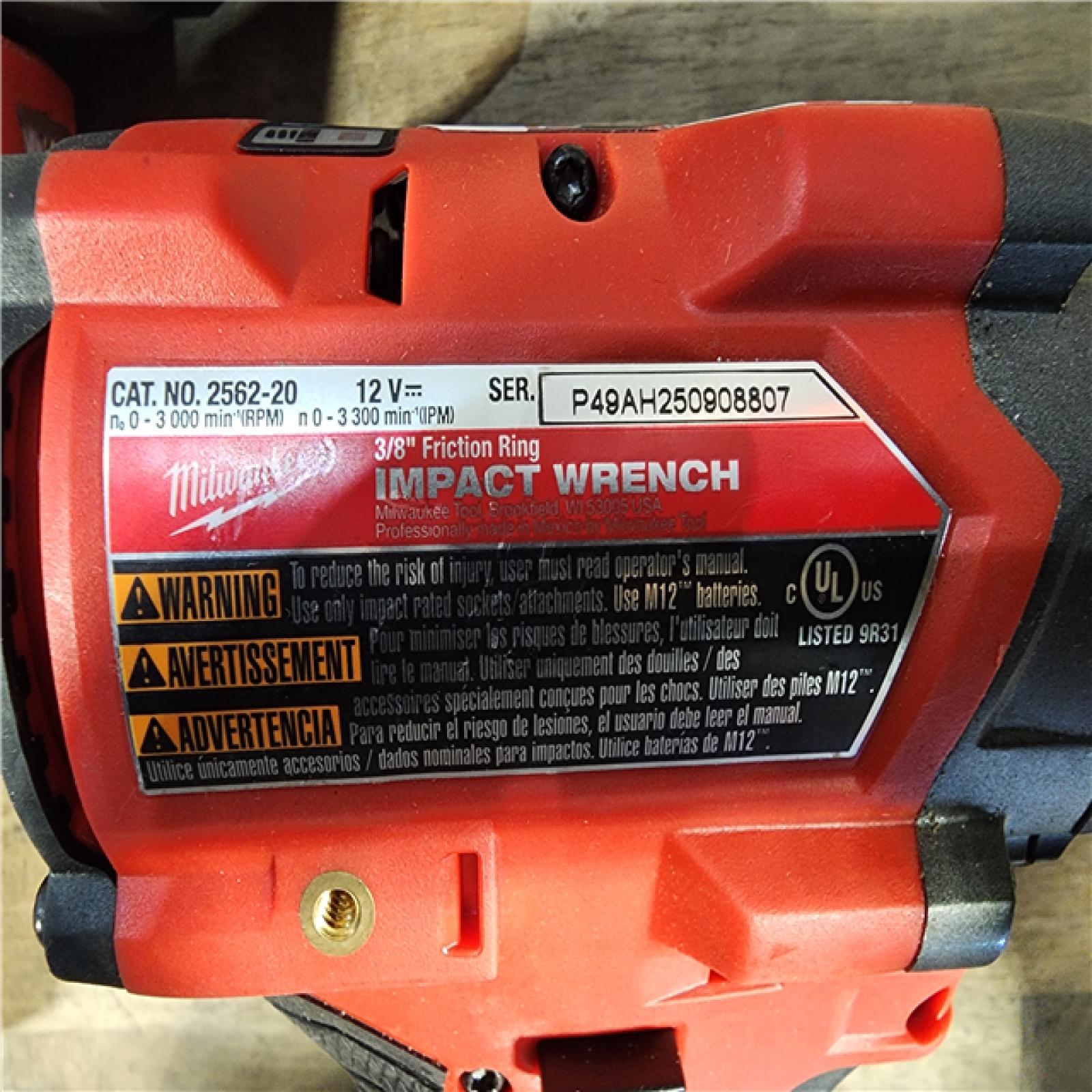 HOUSTON LOCATION - AS-IS Milwaukee 2 Tool Combo Kit W/ (2) Battery & Charger