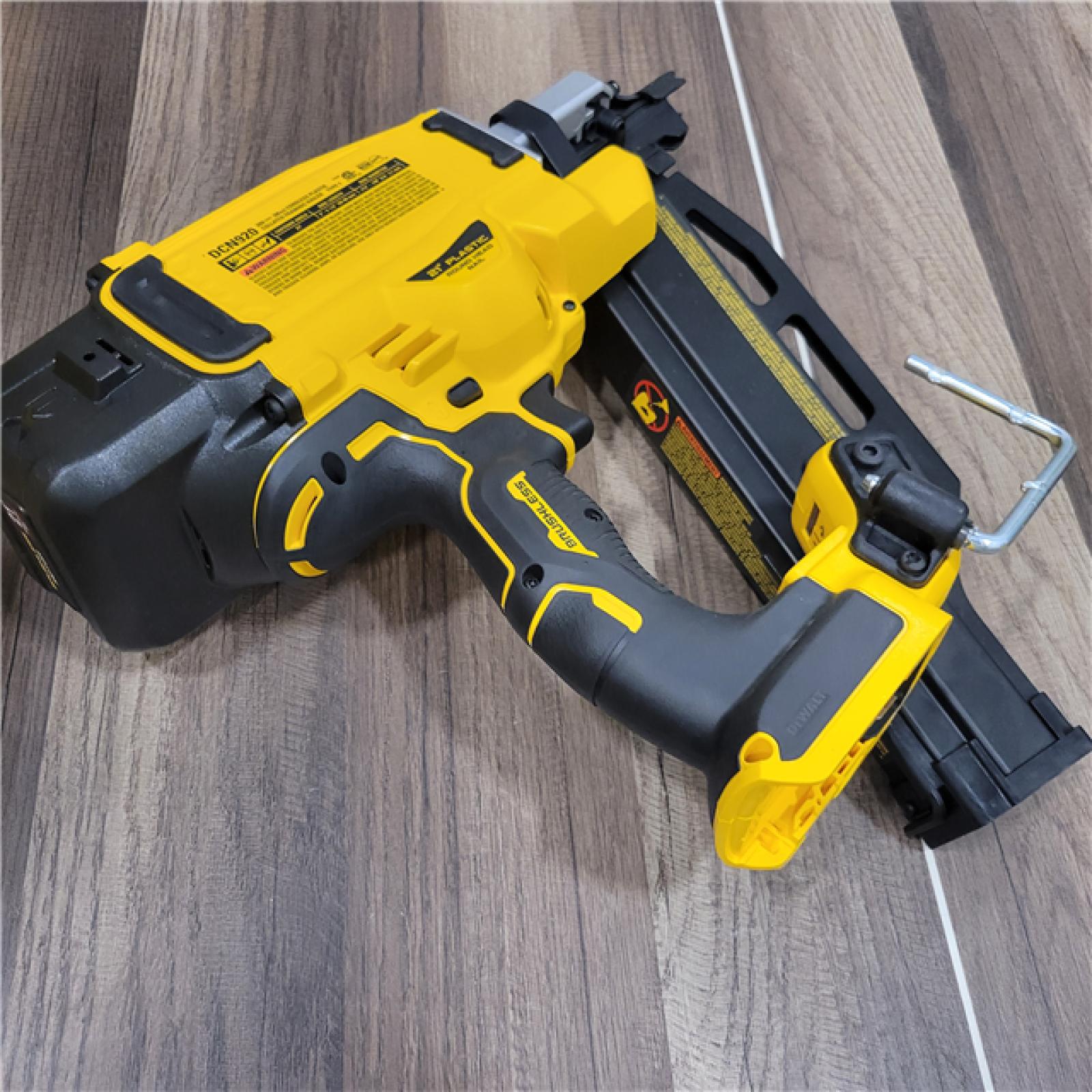 GOOD DEWALT 20-Volt 21° Cordless Framing Nailer (Tool-Only)