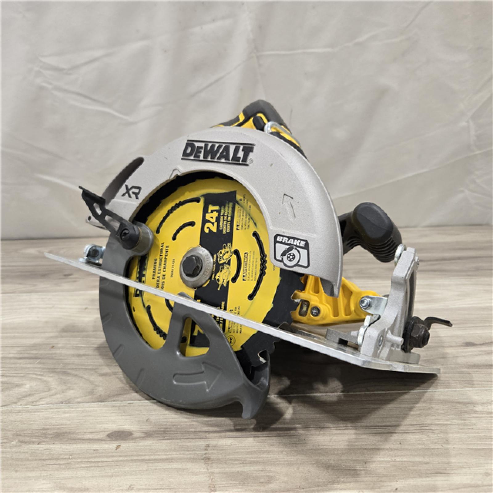 AS-IS DEWALT 20-Volt MAX 7-1/4 in. Cordless Circular Saw (Tool Only)