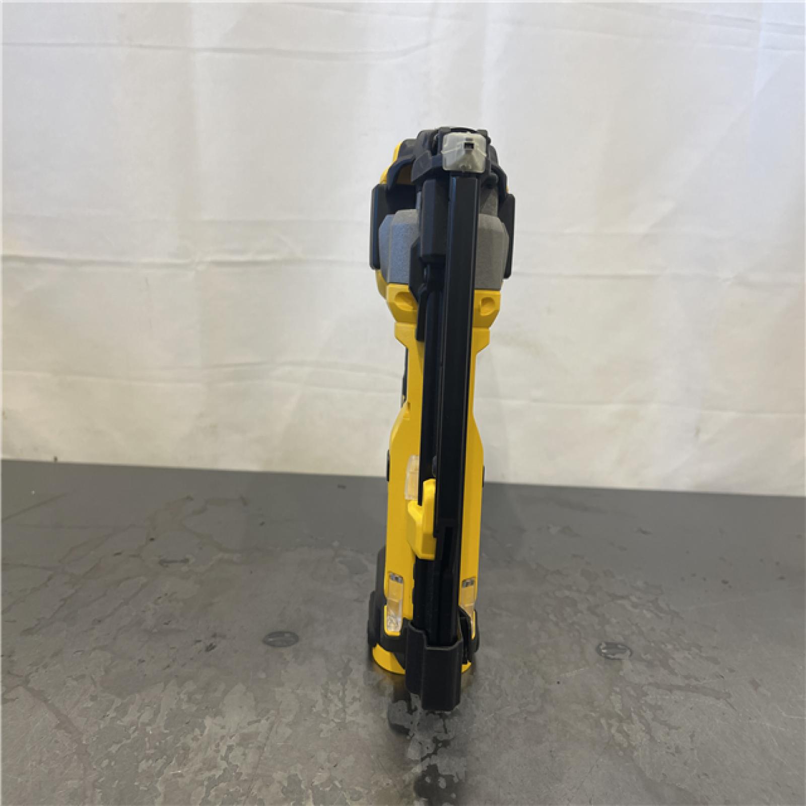 AS-IS- DEWALT ATOMIC 20V MAX Lithium Ion Cordless 23 Gauge Pin Nailer Kit