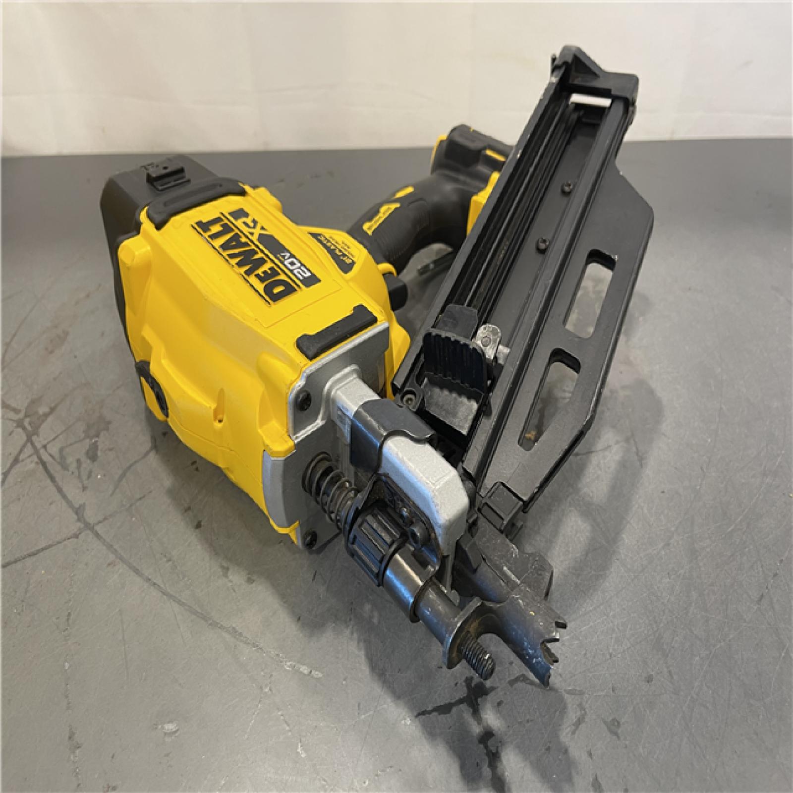 AS-IS - DEWALT 20-Volt 21° Cordless Framing Nailer