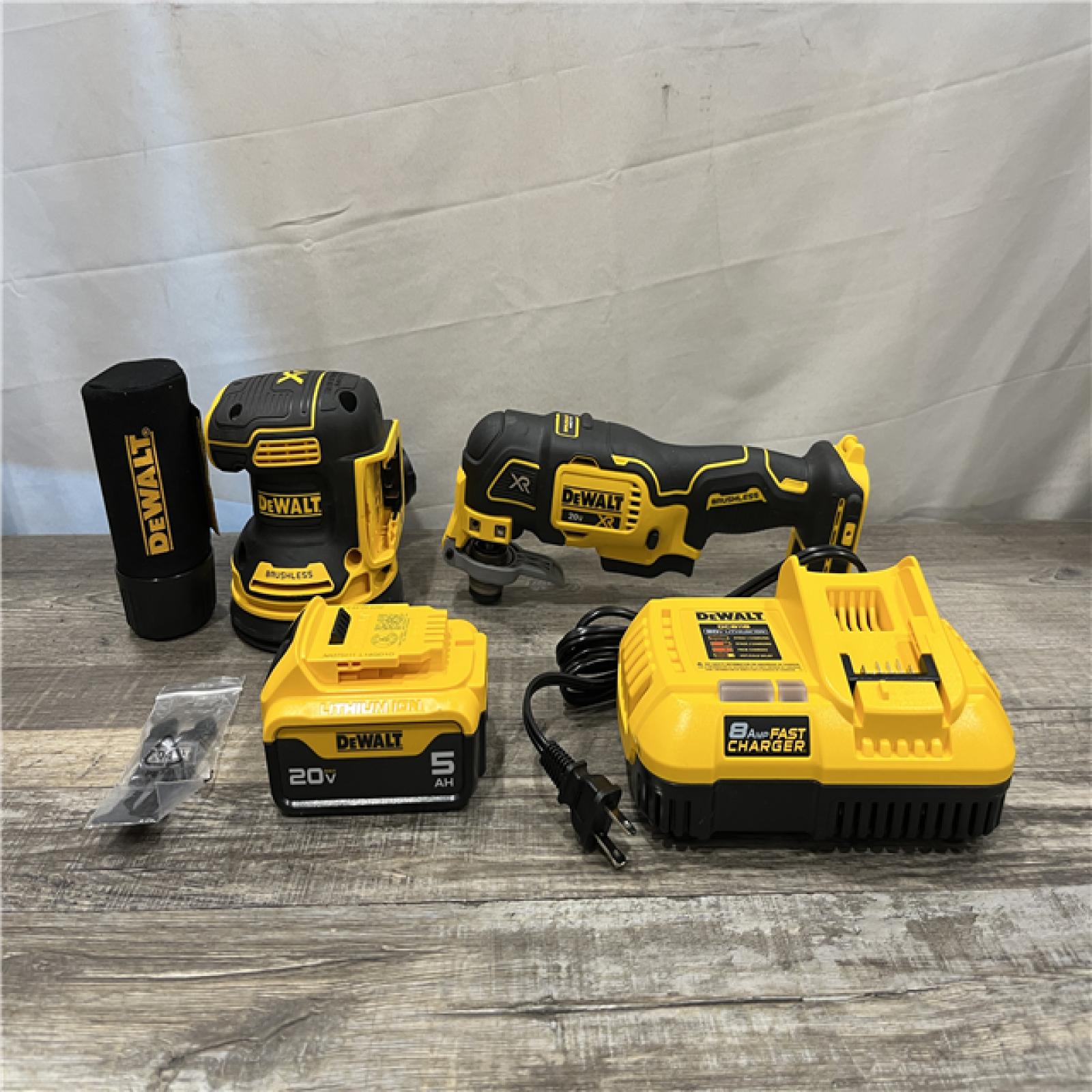 AS-IS DEWALT 20V MAX XR Lithium-Ion Cordless 2-Tool Combo Oscillating Multi-Tool and 5 Random Orbital Sander