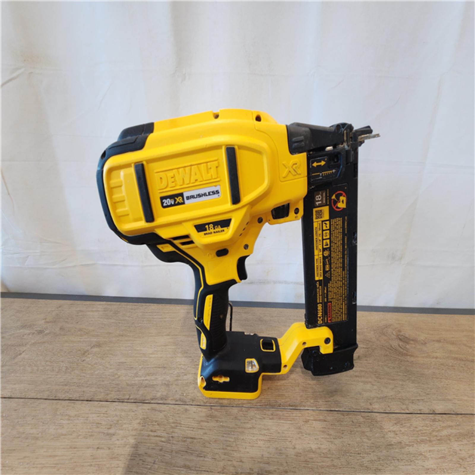AS-IS- DeWalt 20V MAX XR Lithium-Ion Cordless 18-Gauge Brad Nailer (Tool Only)