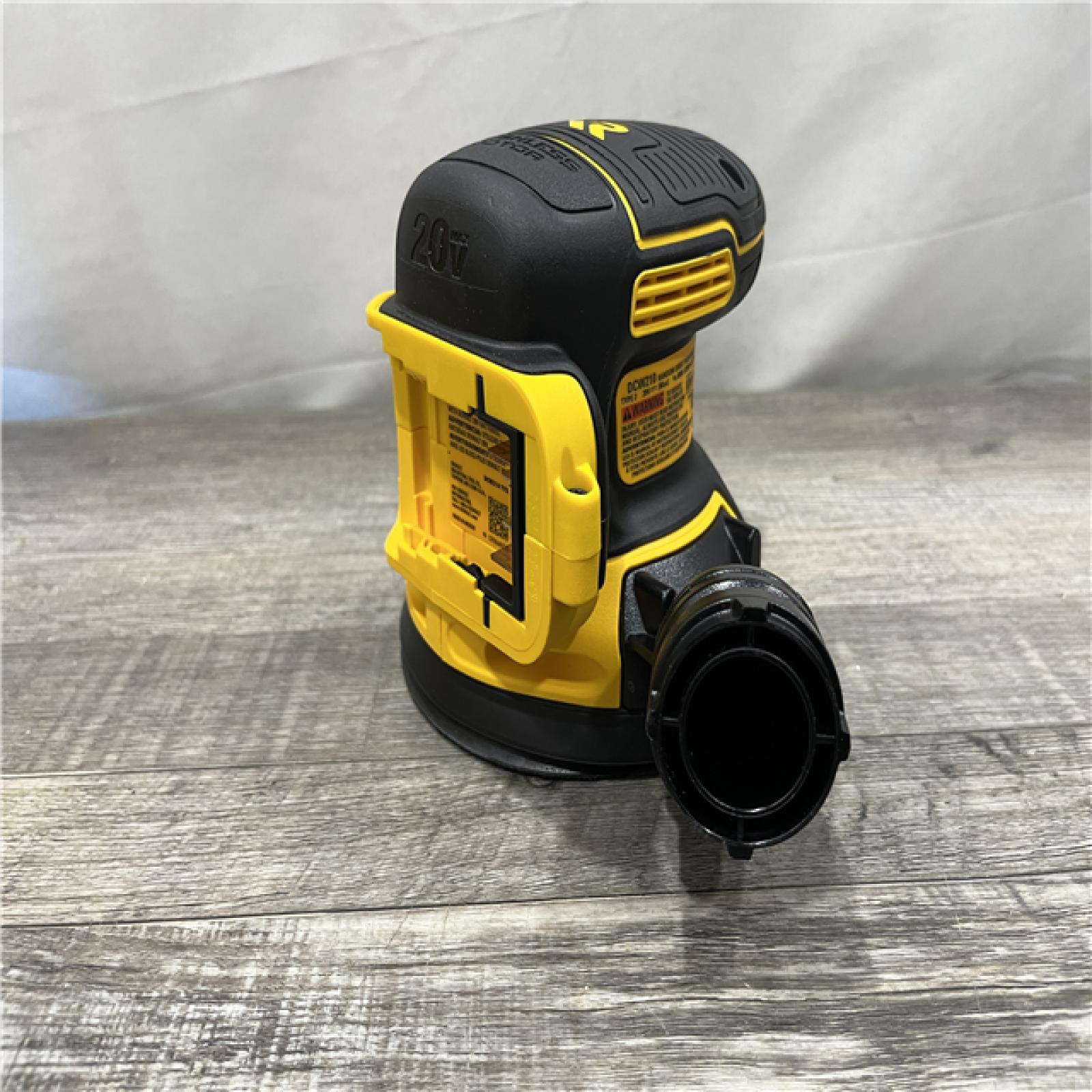 AS-IS DEWALT 20V MAX XR Cordless Brushless 5 in. Random Orbital Sander Kit