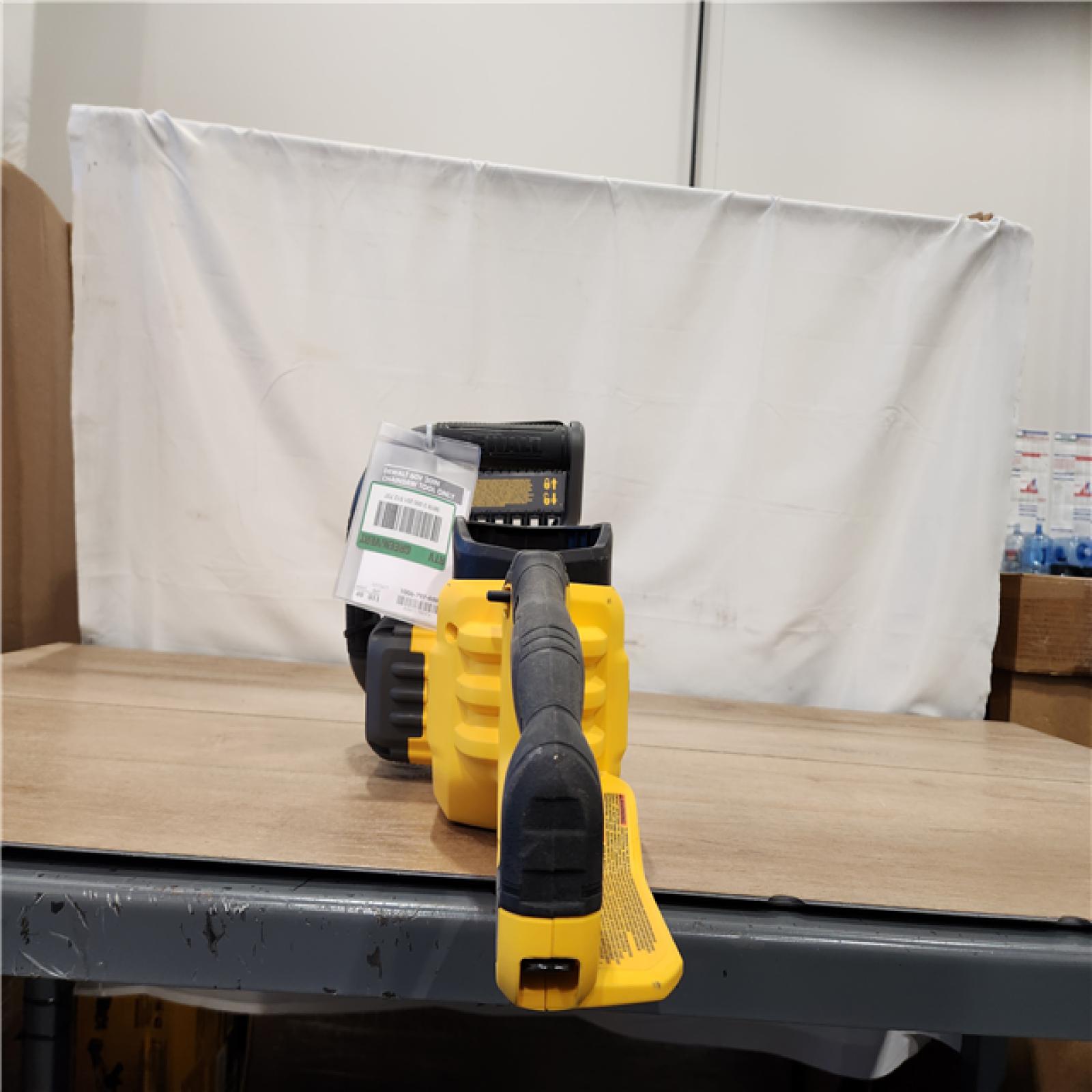 AS-IS- DEWALT 20 in. 60-Volt Flexvolt Electric Cordless Chainsaw Kit with 20 in. Chainsaw Bar and 20 in. Chainsaw Chain 68 Drive Link