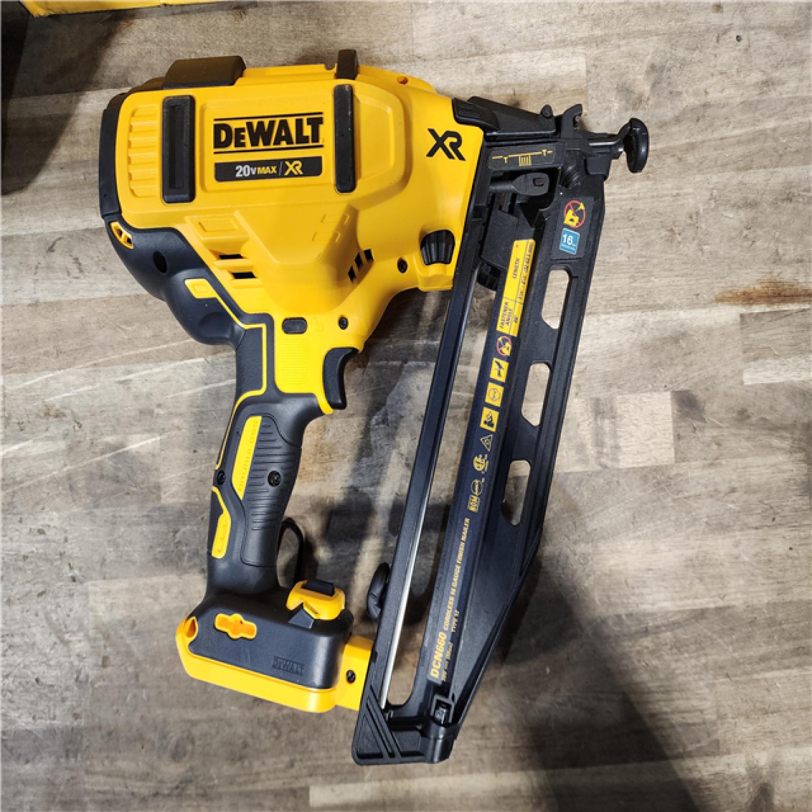 HOUSTON LOCATION - AS-IS DeWalt 20V 16 Gauge Cordless Angled Finish Nailer Kit W/ 2Ah Battery