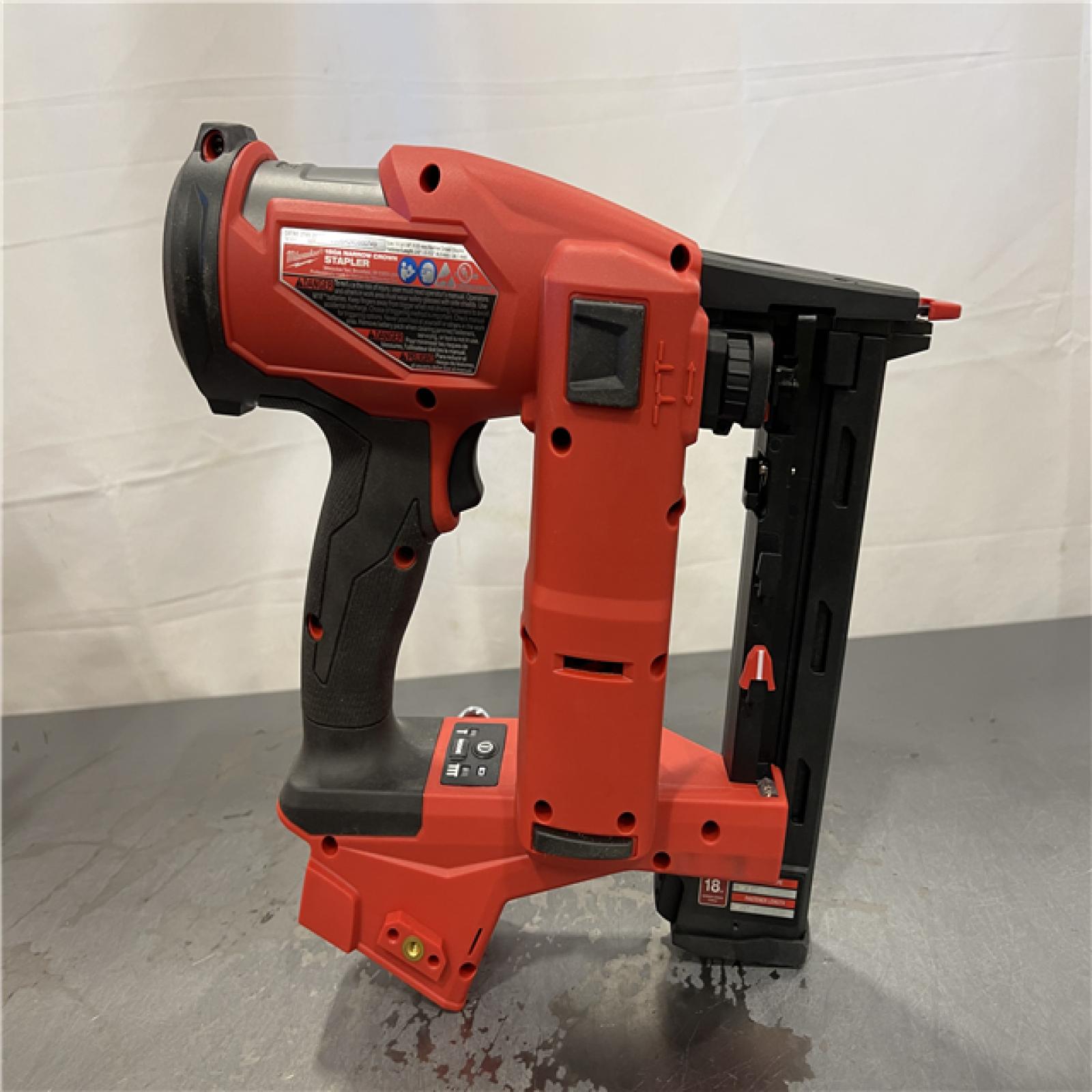AS-IS - MILWAUKEE M18 FUEL 18-Volt Lithium-Ion Brushless Cordless 18-Gauge 1/4 in. Narrow Crown Stapler