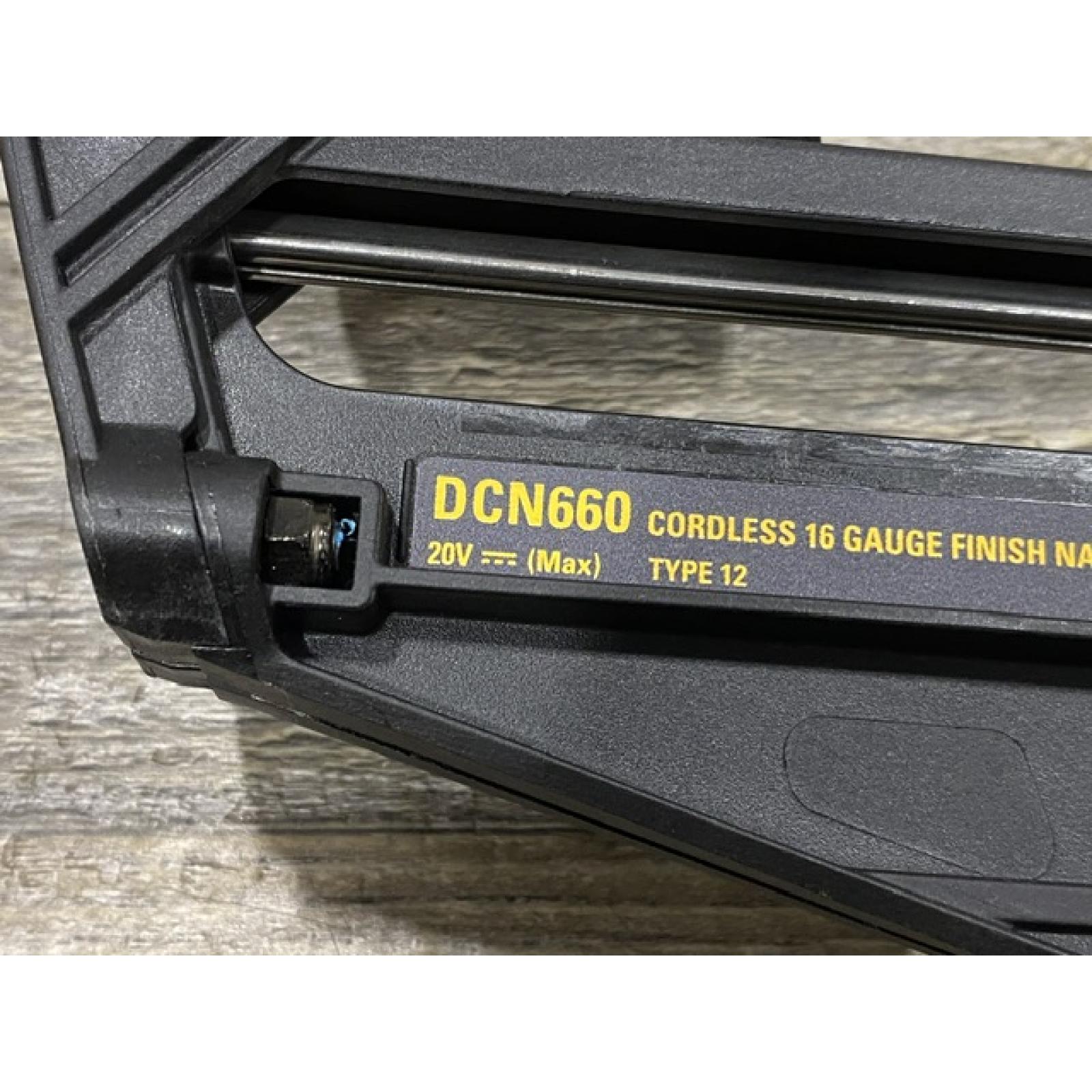 AS-IS DEWALT 20V MAX XR 16-Gauge Electric Cordless Angled Finishing Nailer Kit