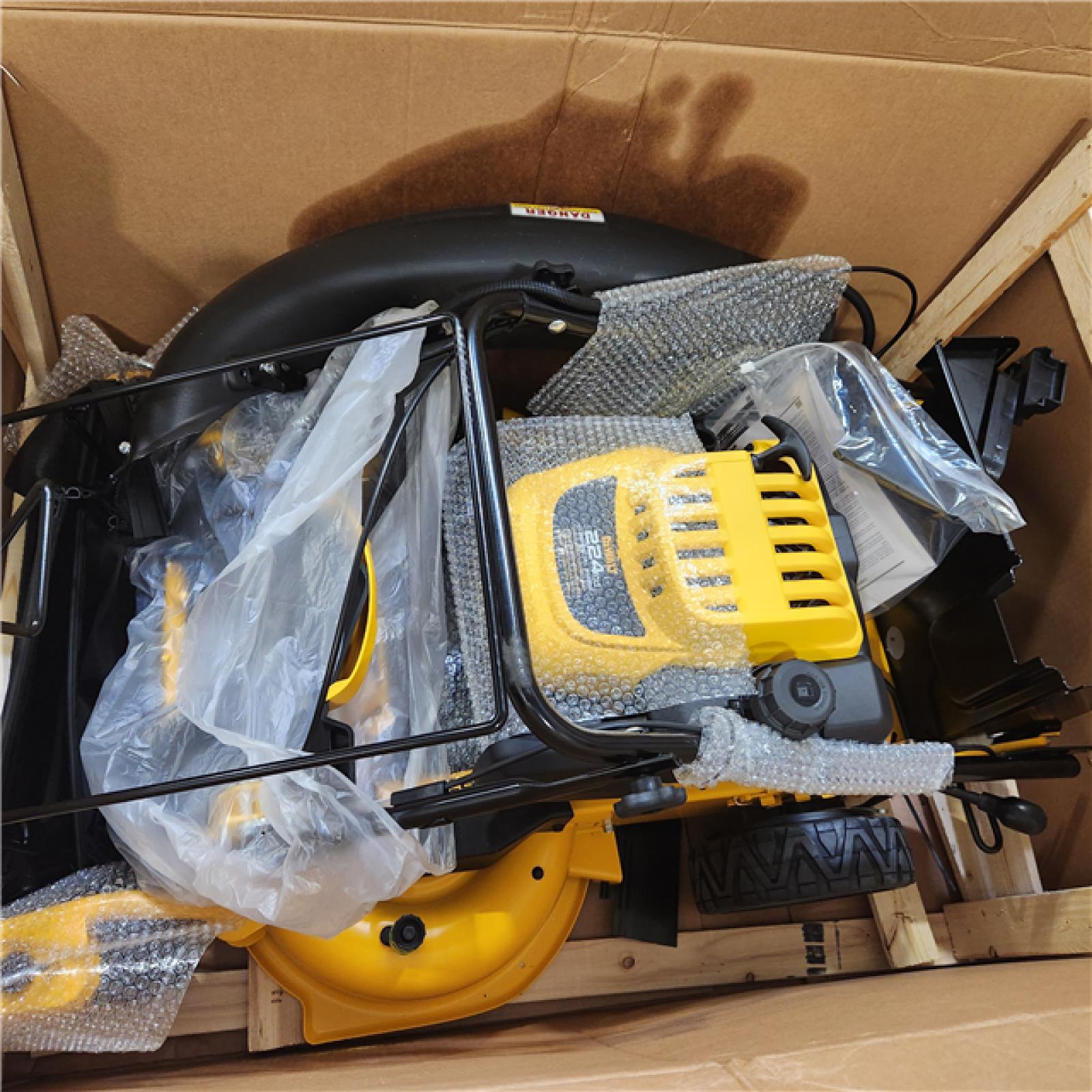 Dallas Location - As-Is DEWALT 28 in. 224cc E-GOV Engine 3-in-1 Gas RWD Self-Propelled Lawn Mower