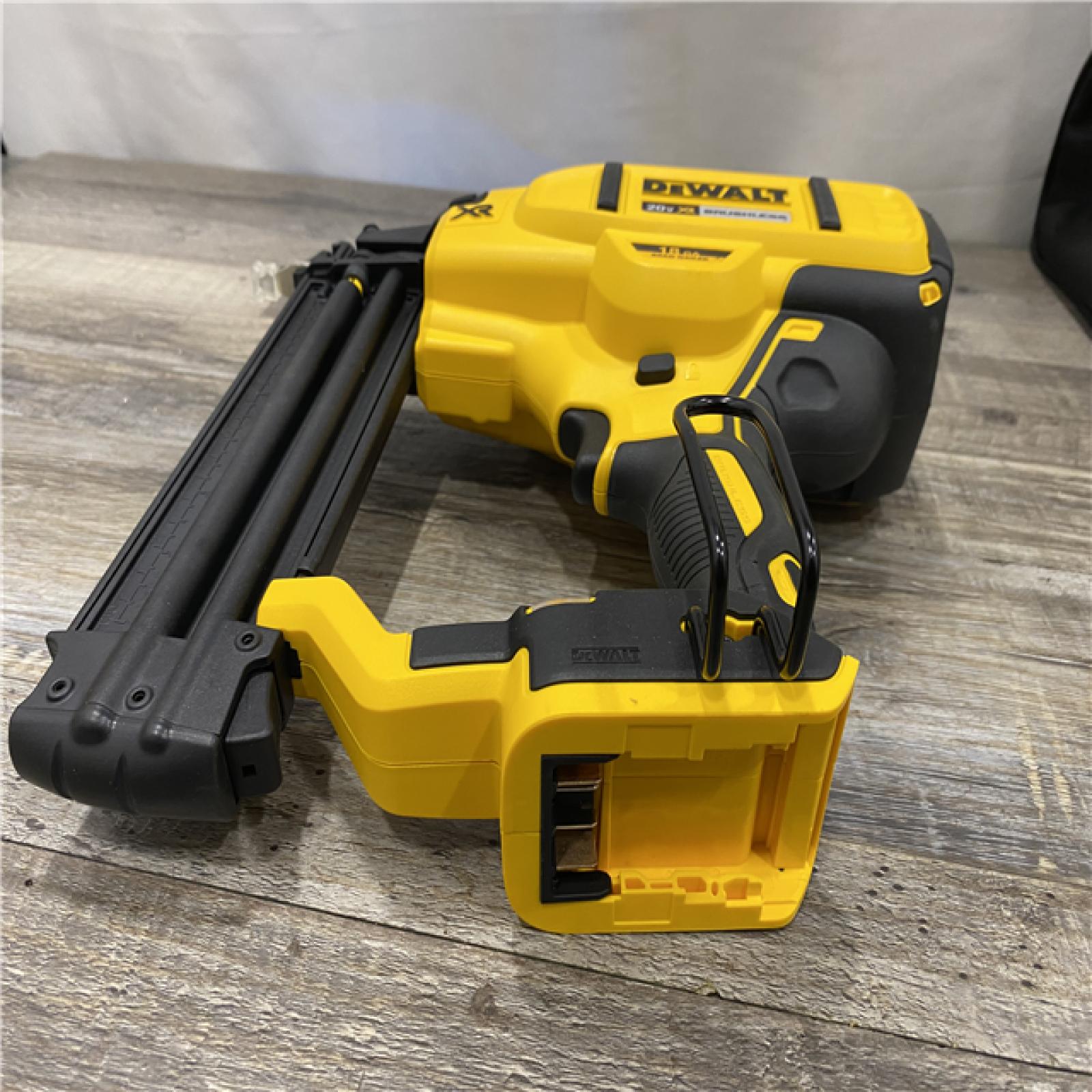 AS-IS DEWALT 20V MAX XR 18 Gauge Brad Nailer Kit