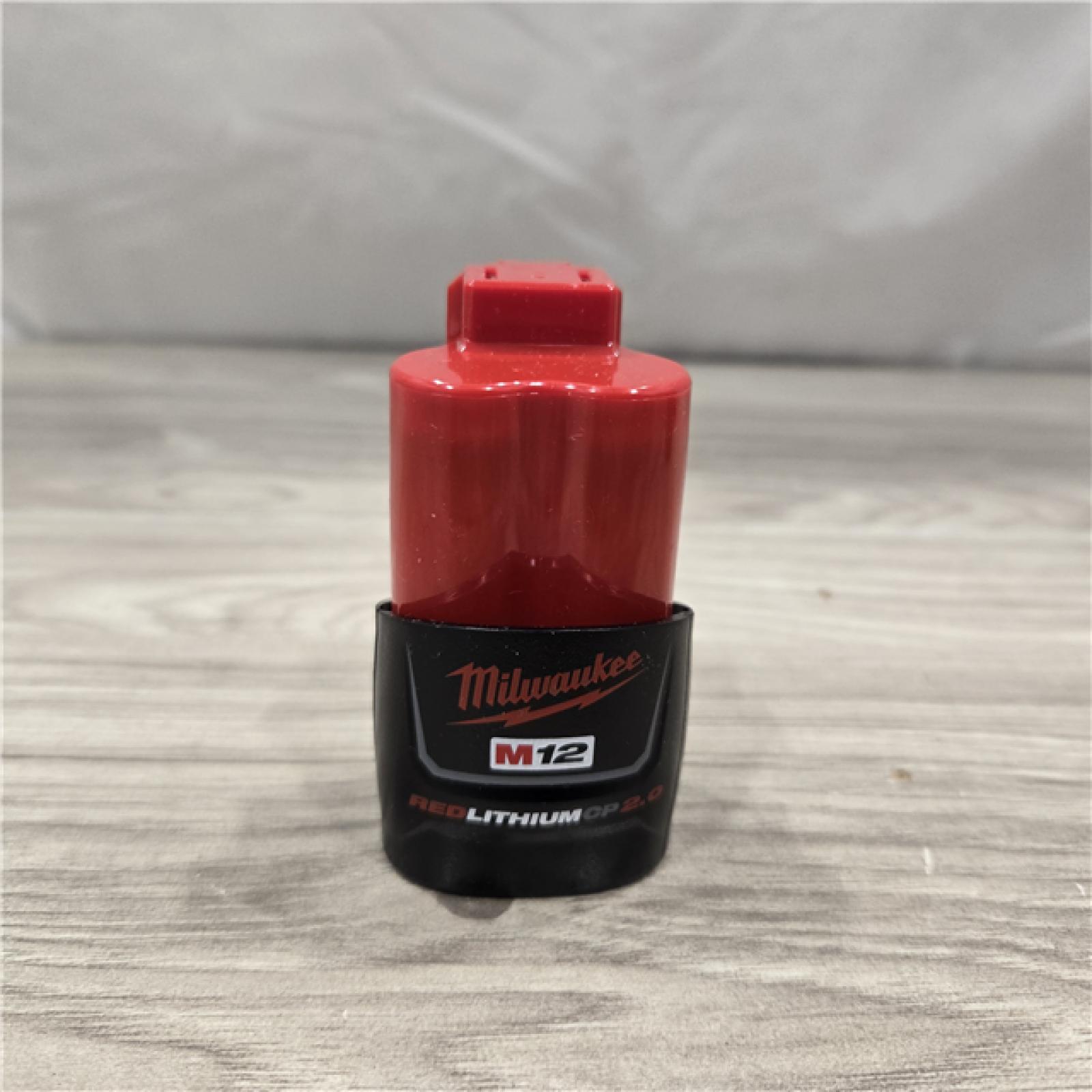 AS-IS Milwaukee Large Black M12 Heated Axis Vest Kit