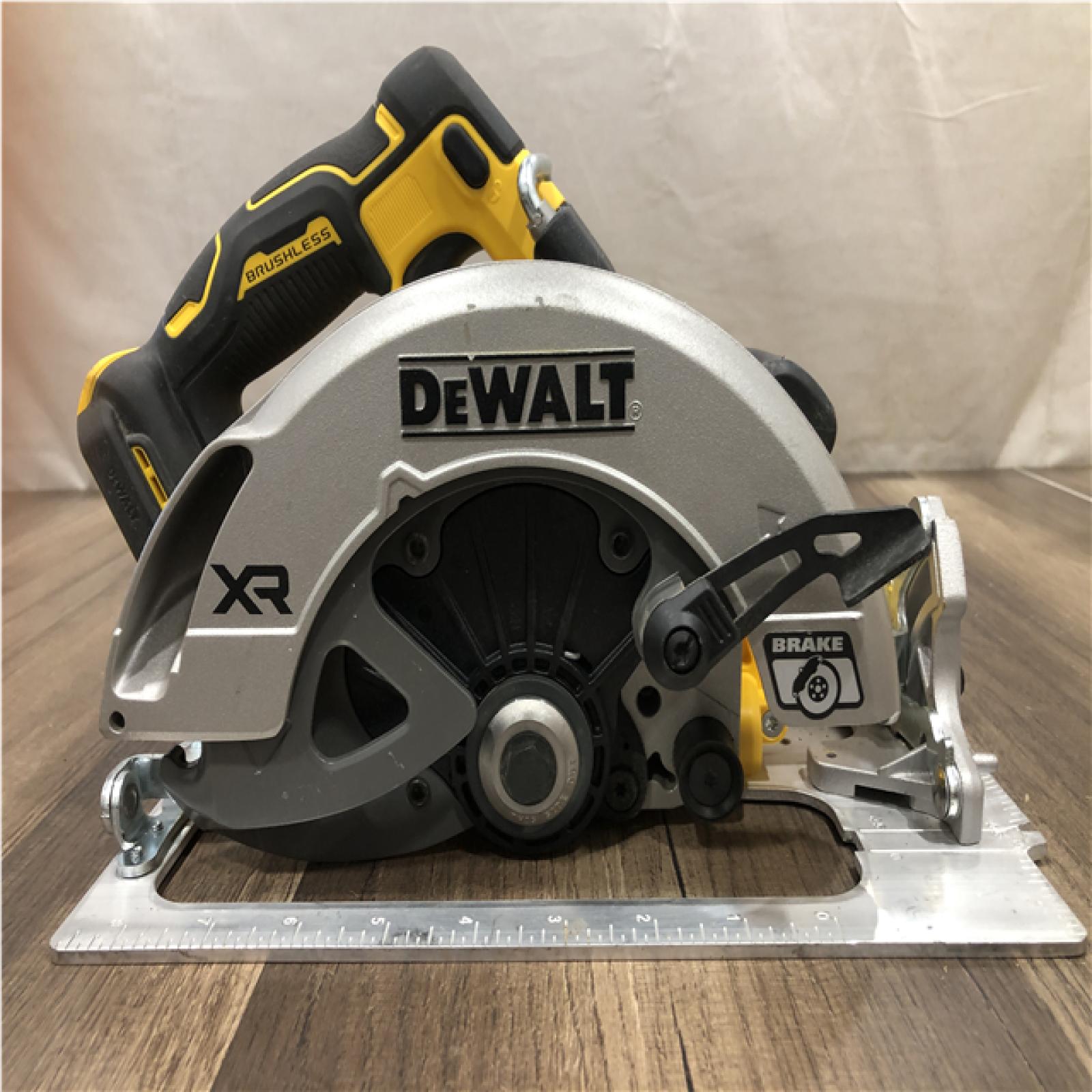 AS-IS DEWALT 20-Volt MAX 7-1/4 in. Cordless Circular Saw (Tool Only)
