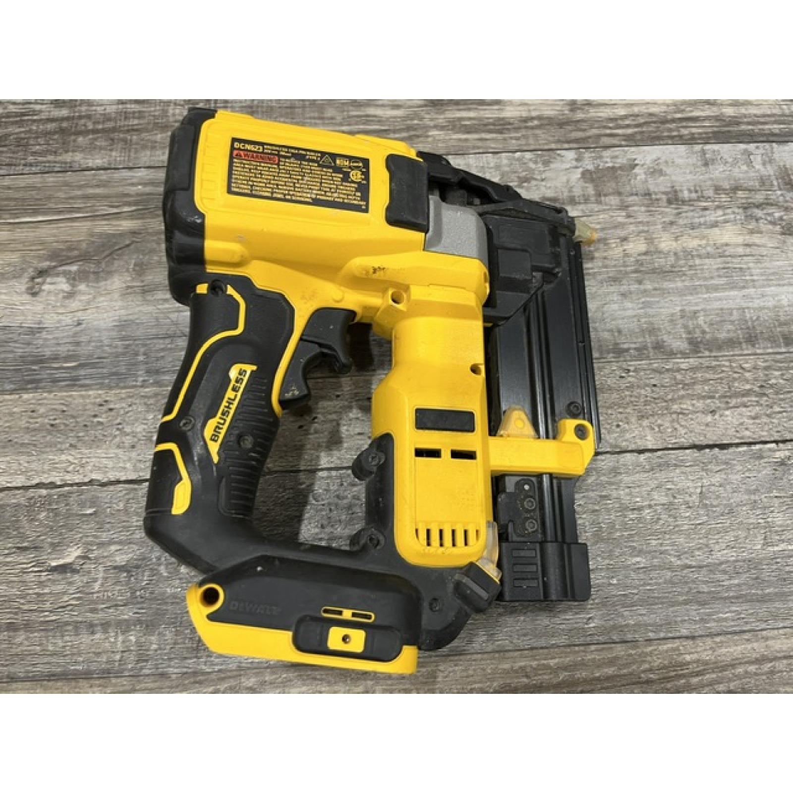AS-IS DEWALT ATOMIC 20V MAX Lithium Ion Cordless 23 Gauge Pin Nailer Kit