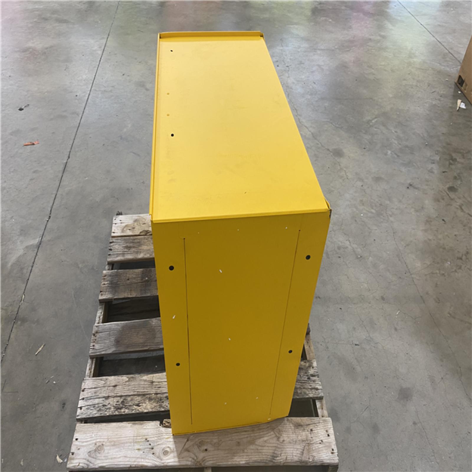 Houston Location - AS-IS Tool Pallet DEWALT 5 DRAWER TOOL CHEST