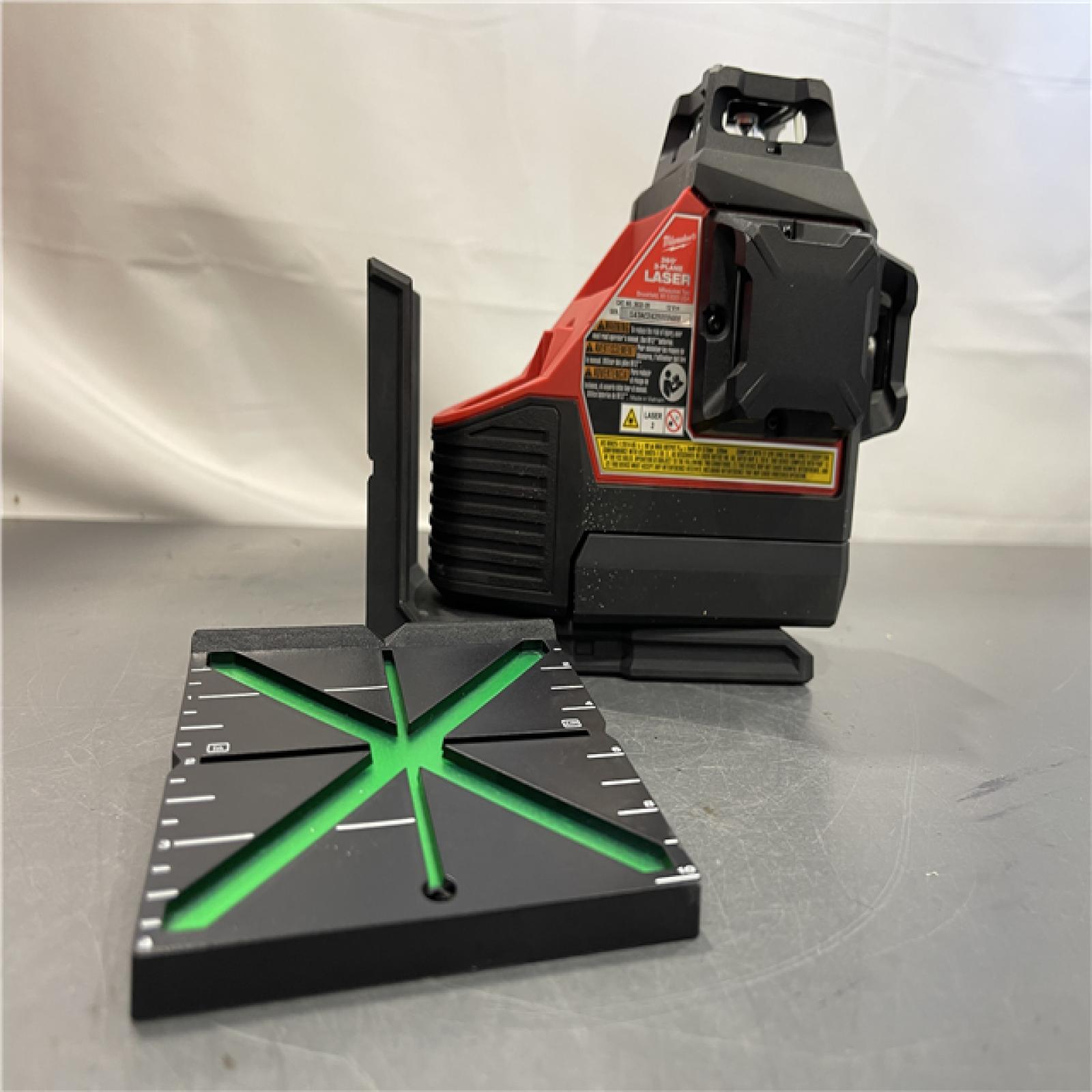 AS-IS - Milwaukee M12 Green Beam Laser 360° 3-Plane Kit