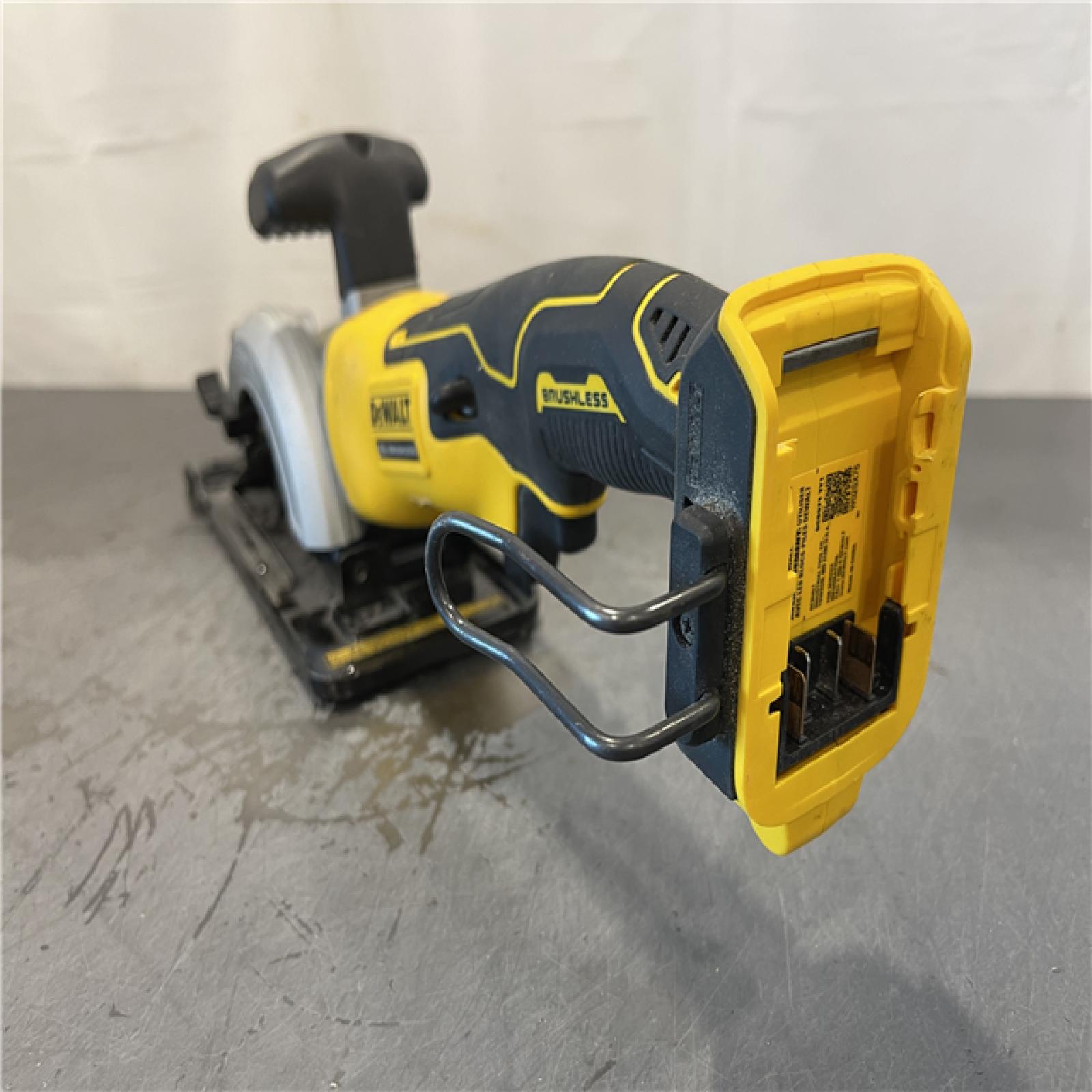 AS-IS - DEWALT ATOMIC 20V MAX Cordless Brushless 4-1/2 in. Circular Saw