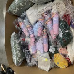 DALLAS LOCATION- NEW!- BULLSEYE MIXED CLOTHING PALLET (300 UNITS)