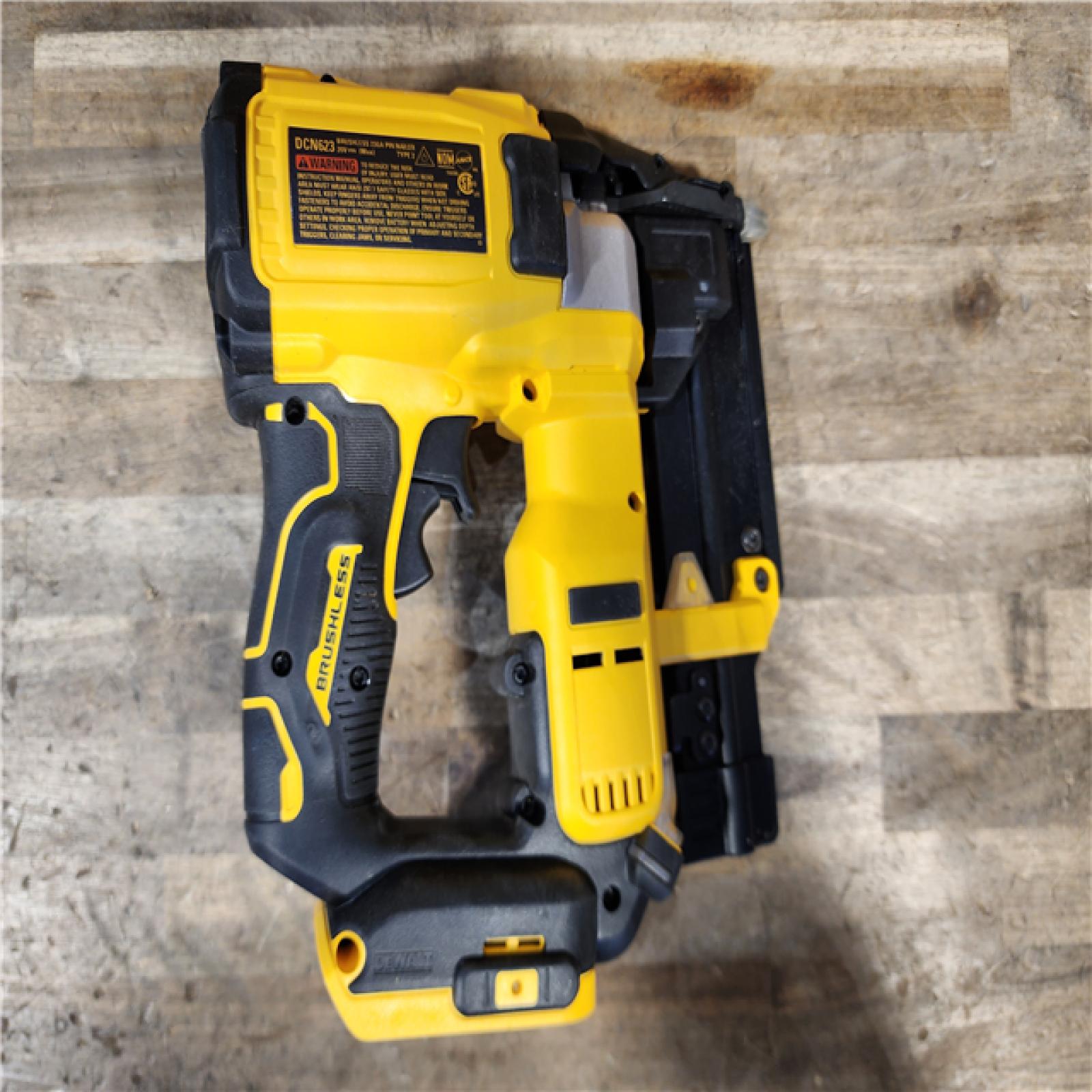 HOUSTON LOCATION - AS-IS DeWalt DCN623D1 20V MAX Atomic Compact Cordless Pin Nailer Kit