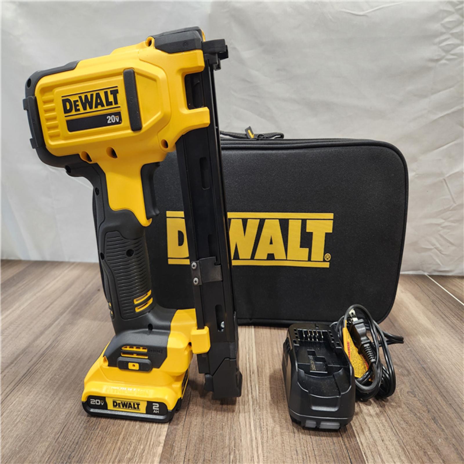 NEW- DEWALT Cordless Cable Stapler KIT
