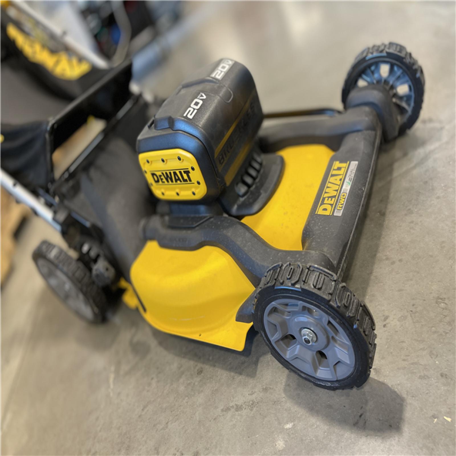 AS-IS - DeWalt 2x20V MAX 21 in. Cordless Battery Powered Self Propelled Lawn Mower Kit