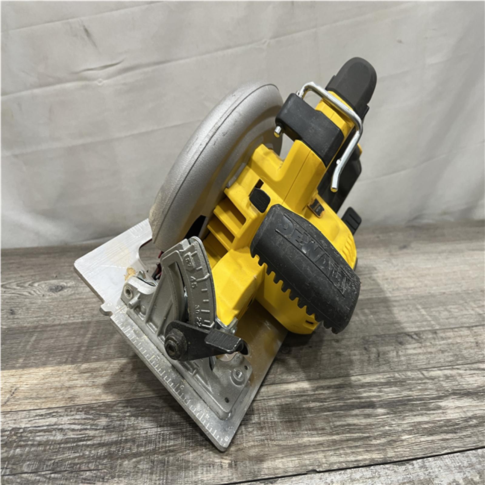 AS-IS DEWALT 20-Volt MAX 7-1/4 in. Cordless Circular Saw (Tool Only)