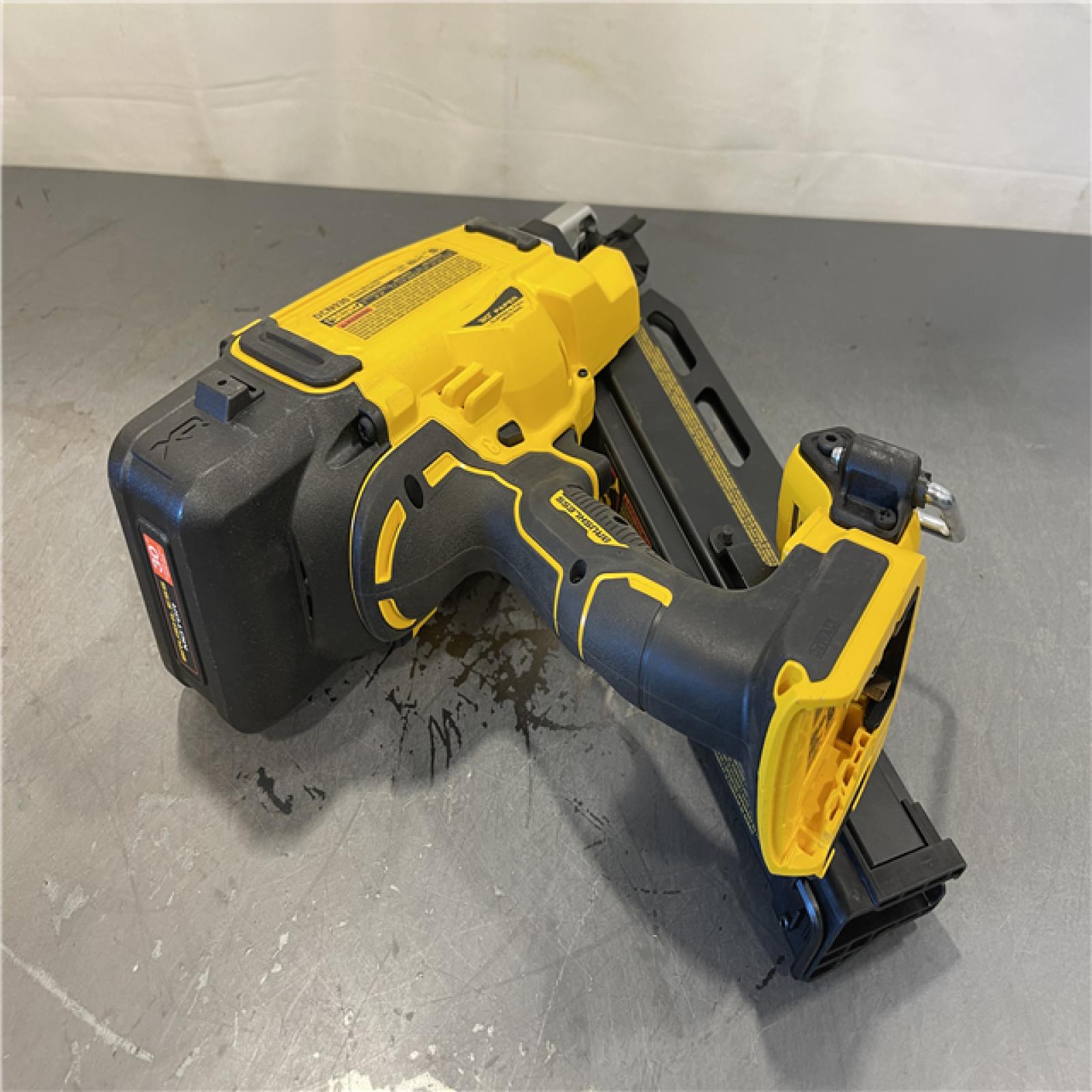 AS-IS - DEWALT 20V 30 Degree Cordless Framing Nailer