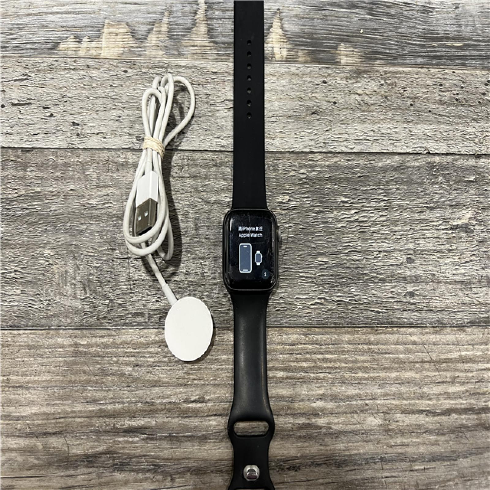 AS-IS  Apple Watch Series 4 40mm Space Gray Aluminum Case with Black Sport Band