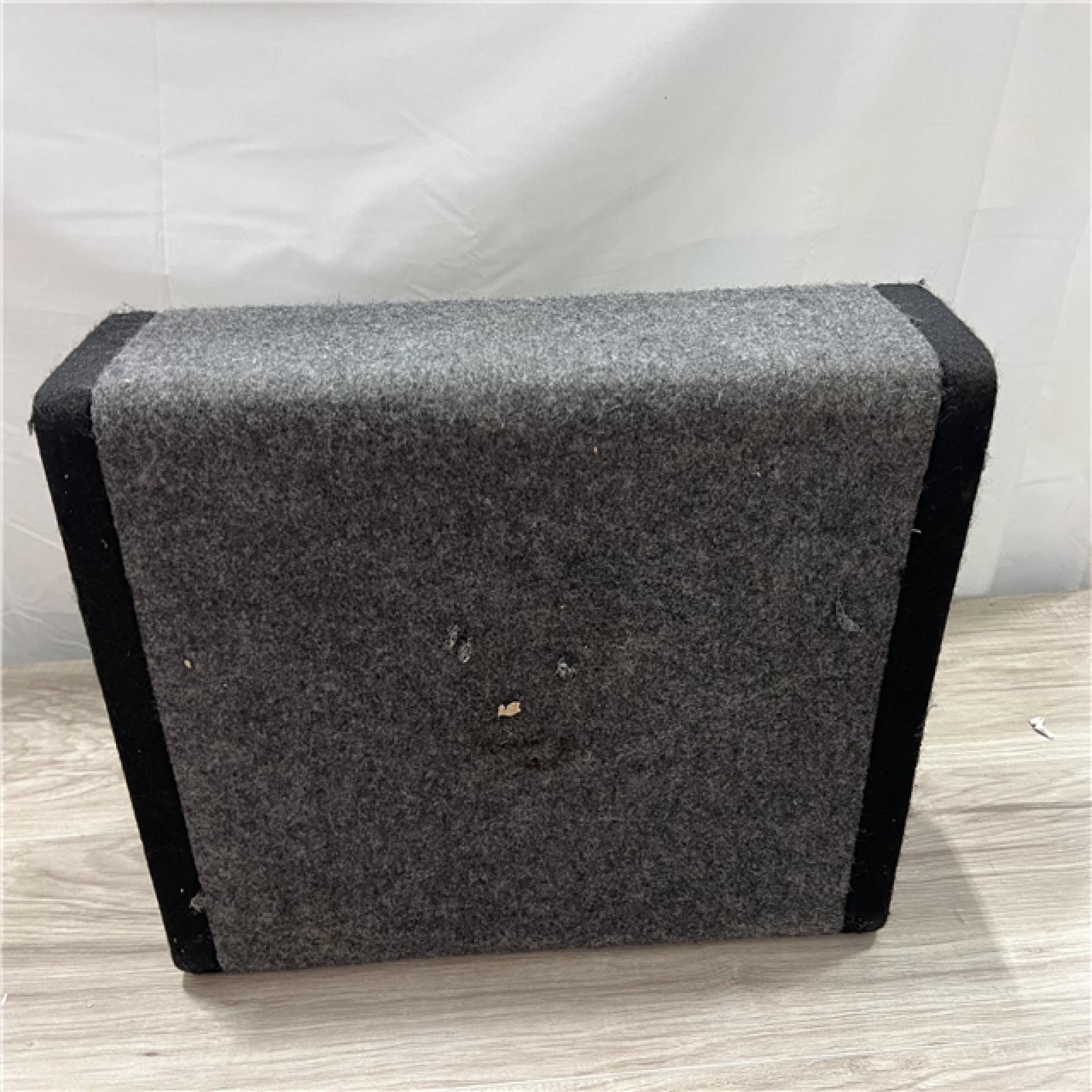 AS-IS KICKER BassStatio Powered Subwoofers combine subs 11PT250