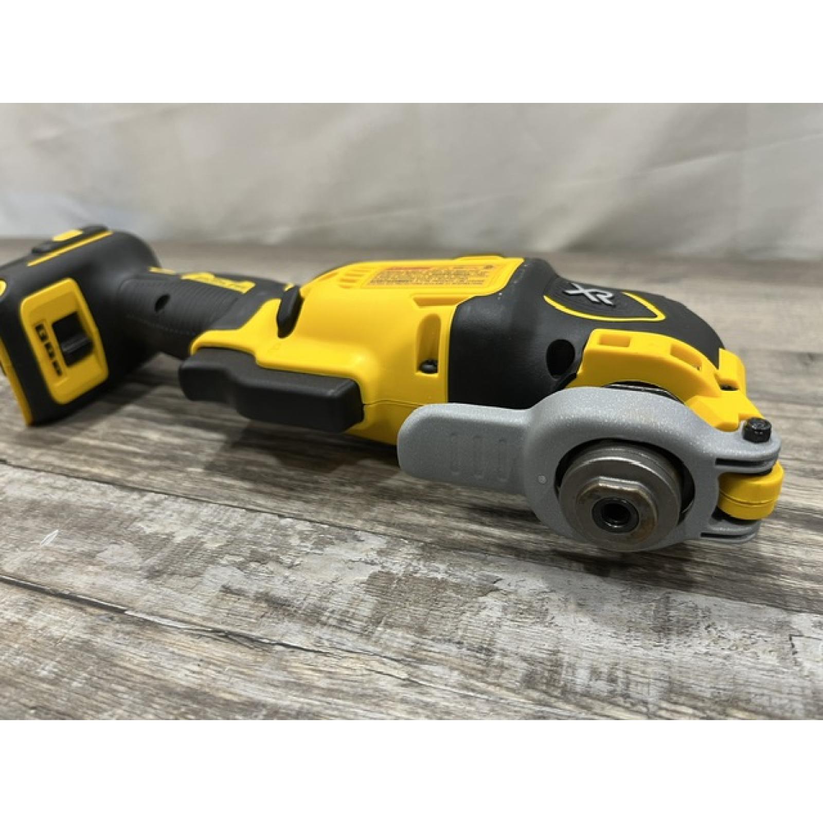 AS-IS DEWALT 20V MAX XR Cordless Brushless 3-Speed Oscillating Multi Tool Kit