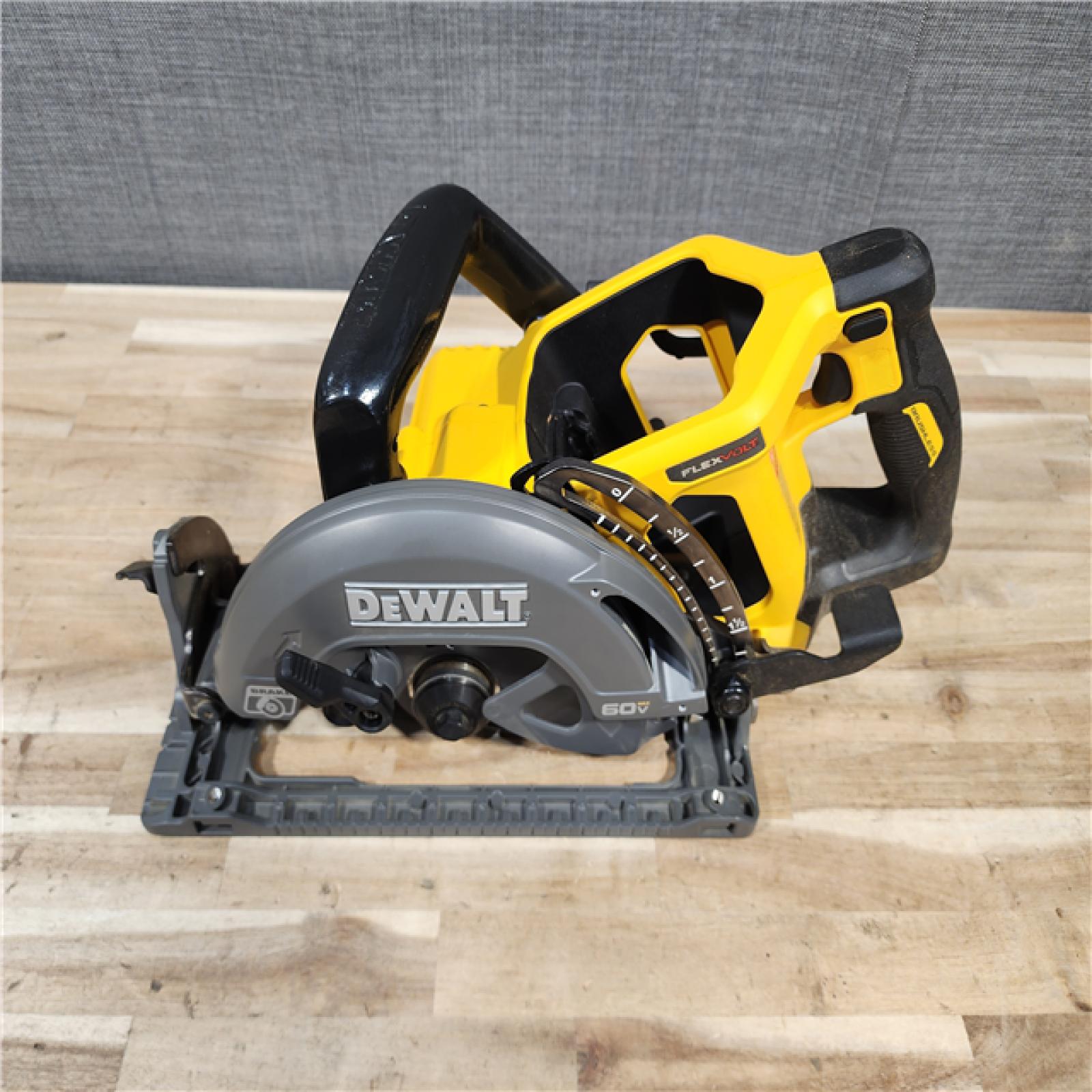 HOUSTON LOCATION - AS-IS DEWALT FLEXVOLT 60V MAX Cordless Brushless 7-1/4 in. Wormdrive Style Circular Saw (Tool Only)