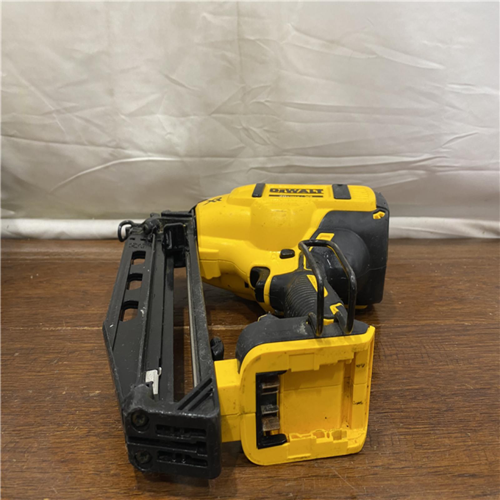 AS-IS DeWalt DCN660D1 20V 16 Gauge Cordless Angled Finish Nailer Kit W/ 2Ah Battery
