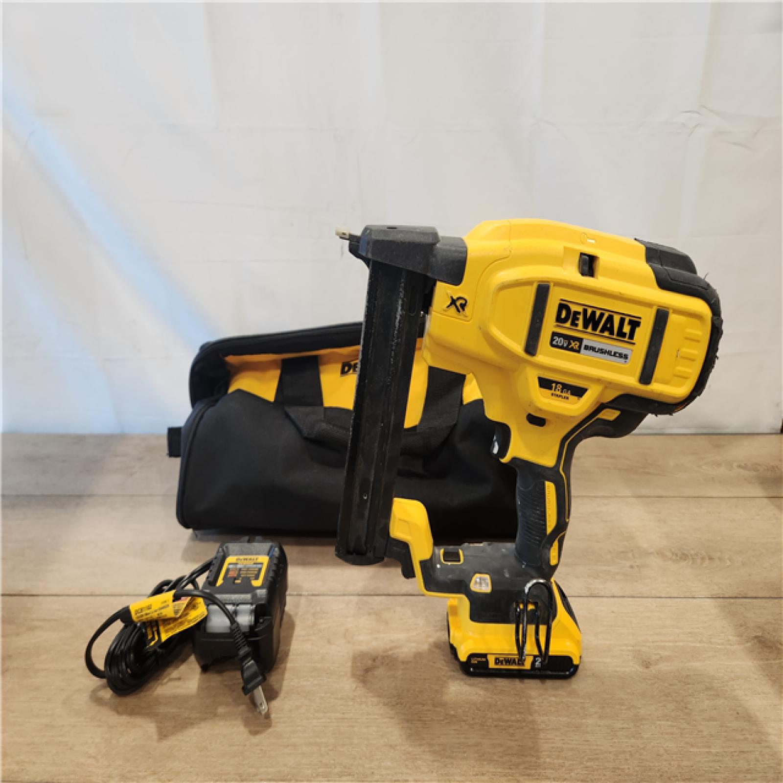 AS-IS- DEWALT DCN681D1 20V 18Ga Stapler Kit