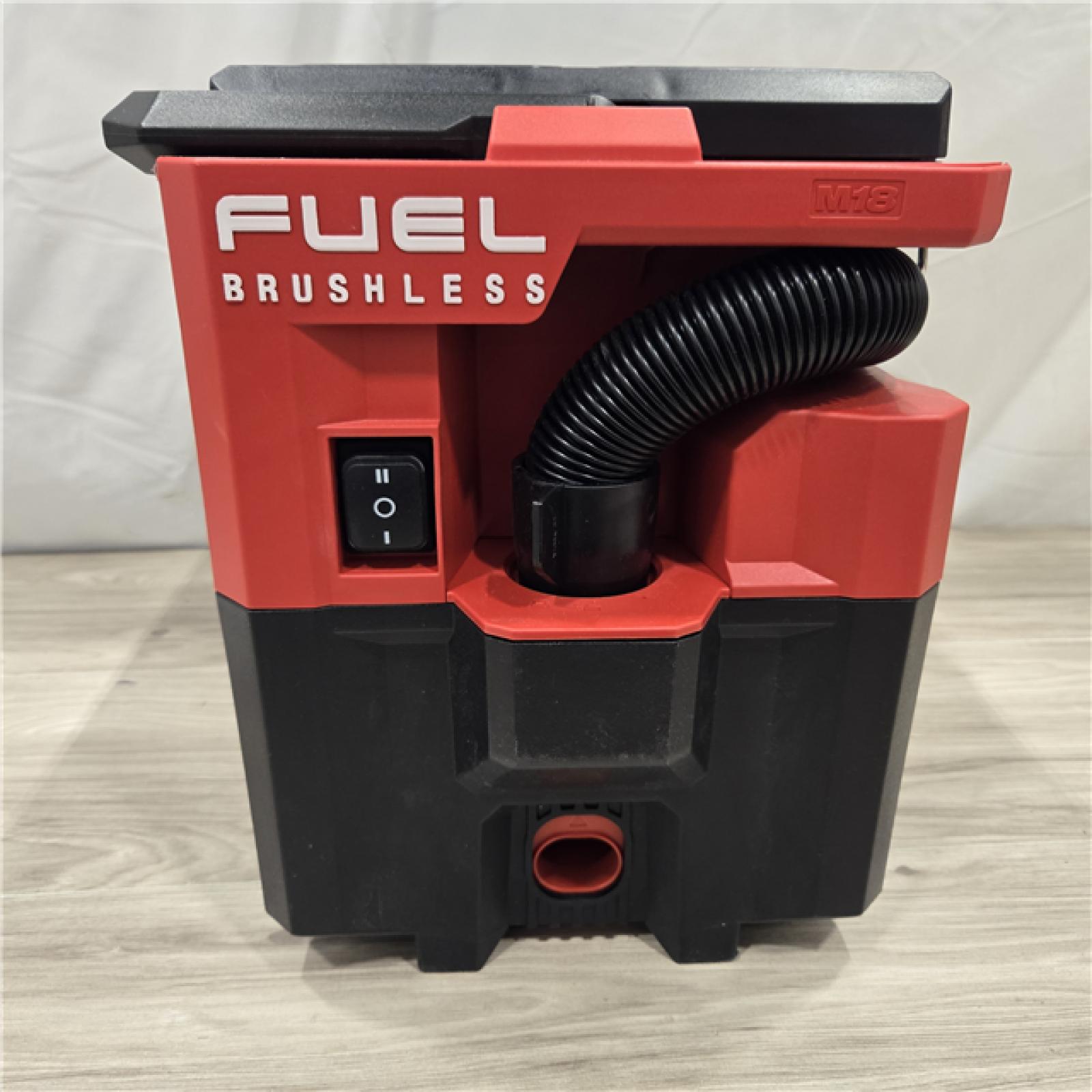 AS-IS MILWAUKEE M18 FUEL PACKOUT 18V Cordless 2.5 Gal. Wet/Dry Vacuum (Vacuum-Only)