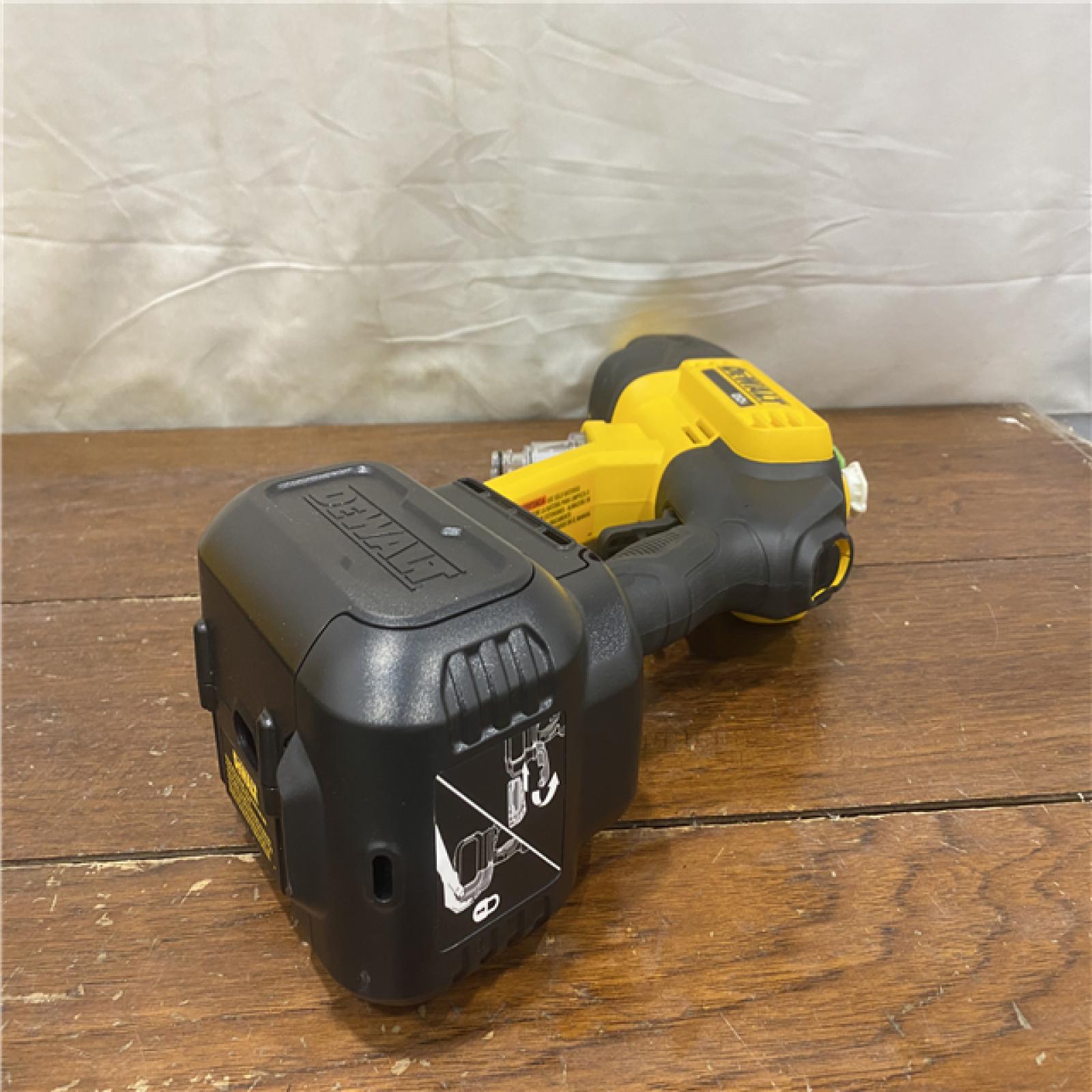AS-IS Dewalt 20V 550 PSI  1 GPM Cordless Power Cleaner W/ 4 Nozzles Tool-Only DCPW550B