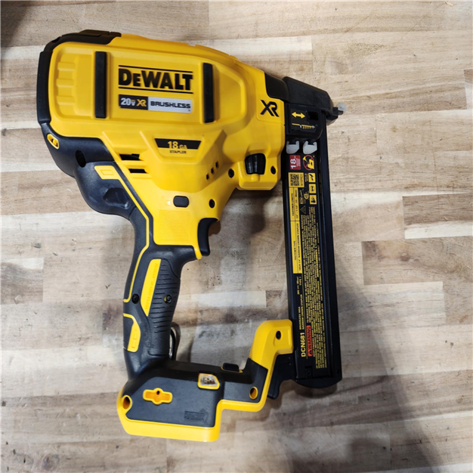 HOUSTON LOCATION - AS-IS DEWALT 20V MAX XR Lithium-Ion Cordless 18-Gauge Narrow Crown Stapler Kit