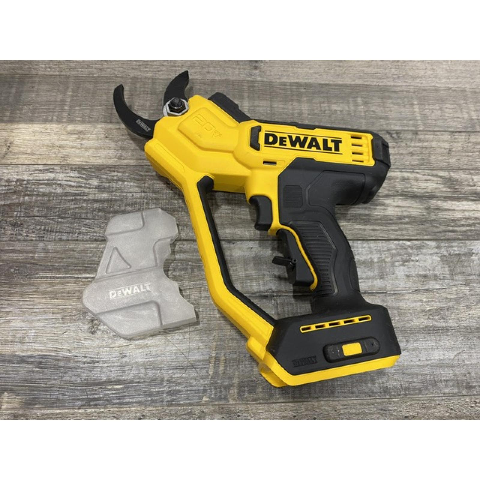AS-IS DEWALT 20V MAX Cordless Battery Powered Pruner Kit