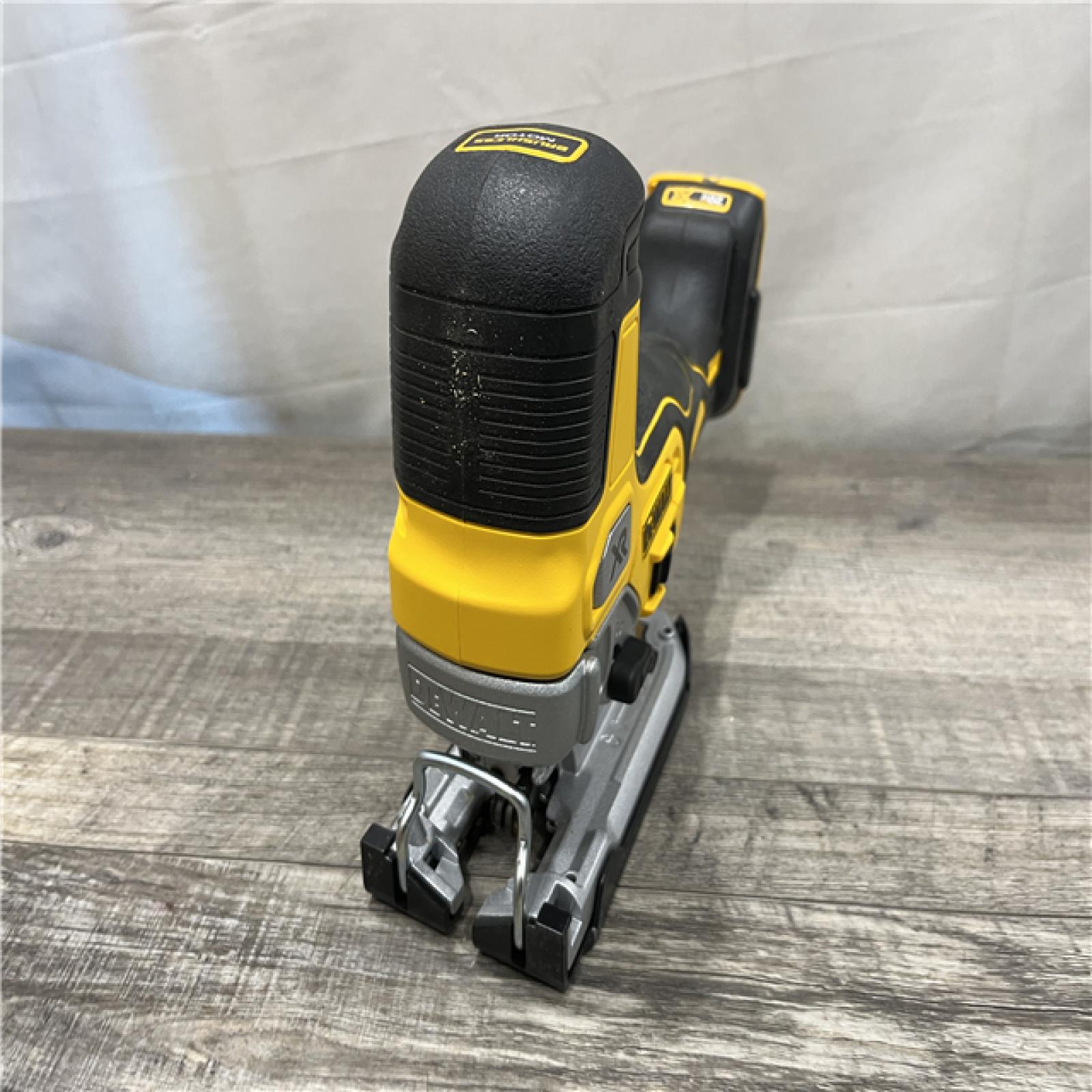 AS-IS DEWALT 20V MAX XR Cordless Barrel Grip Jigsaw (Tool Only)